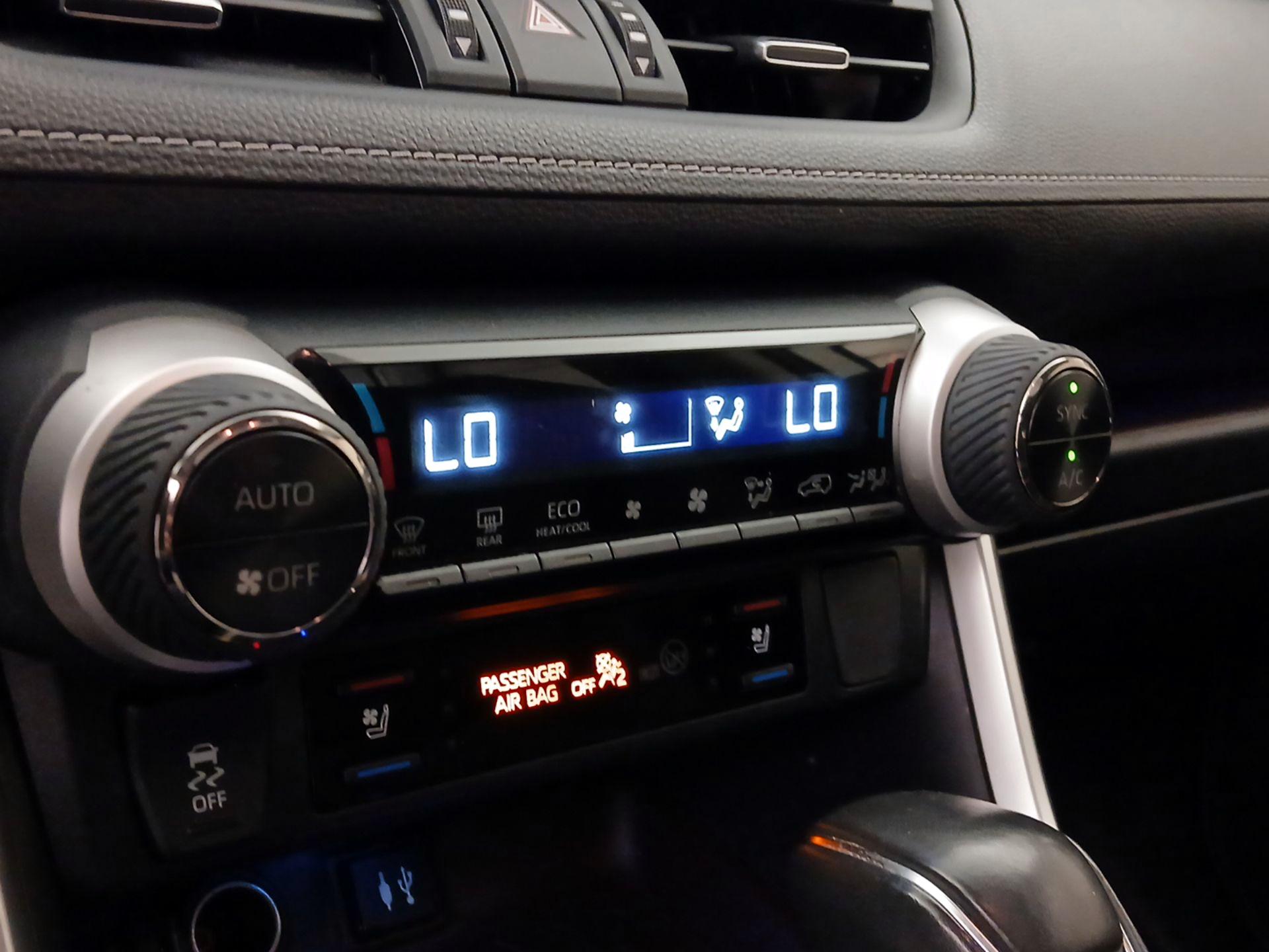 Thumbnail: 2019 Toyota RAV4 - 16