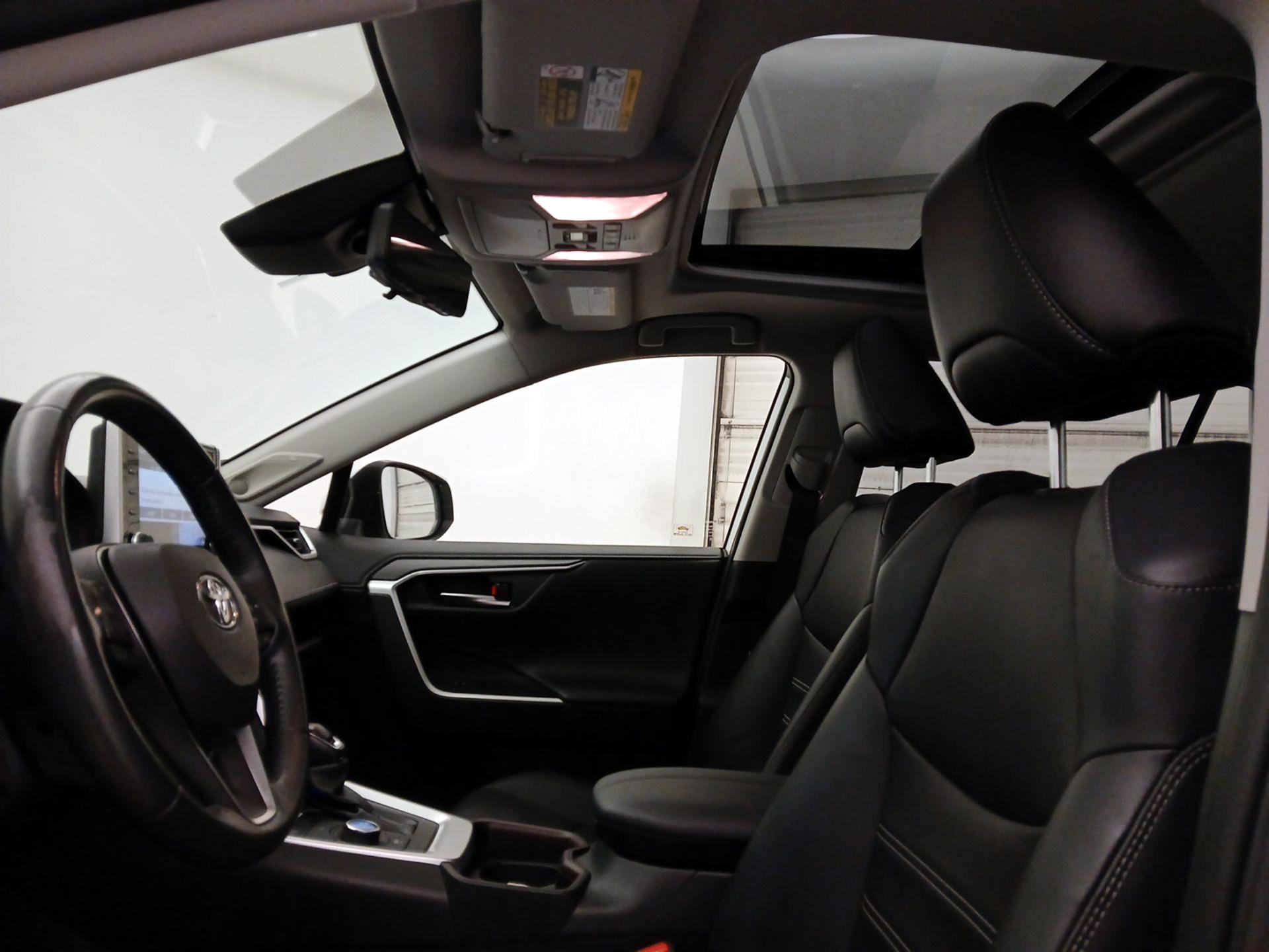 Thumbnail: 2019 Toyota RAV4 - 19