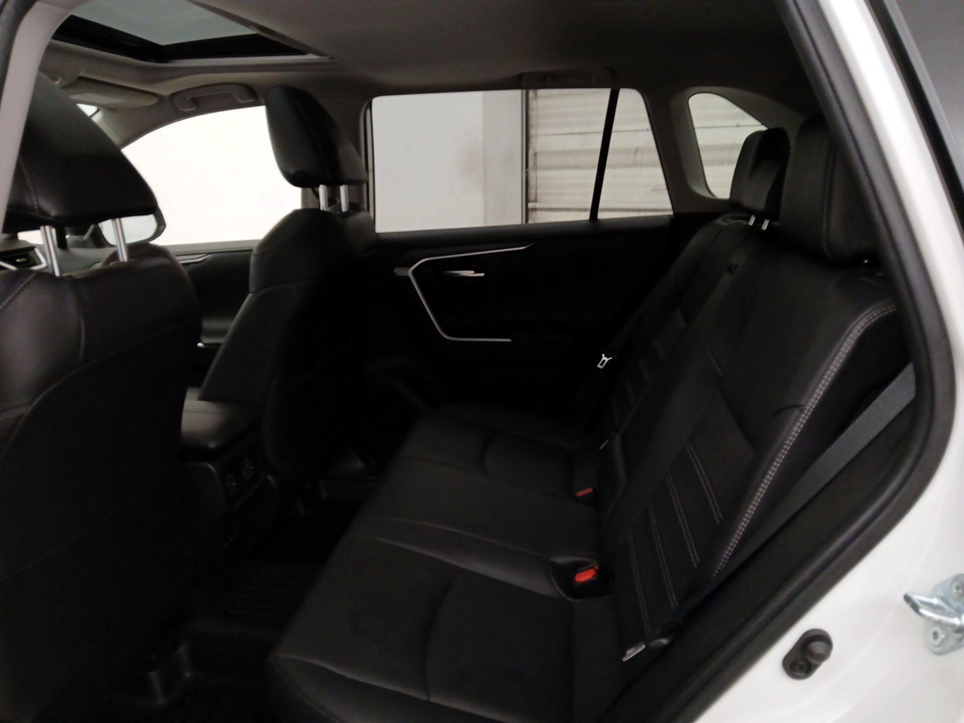 Thumbnail: 2019 Toyota RAV4 - 20