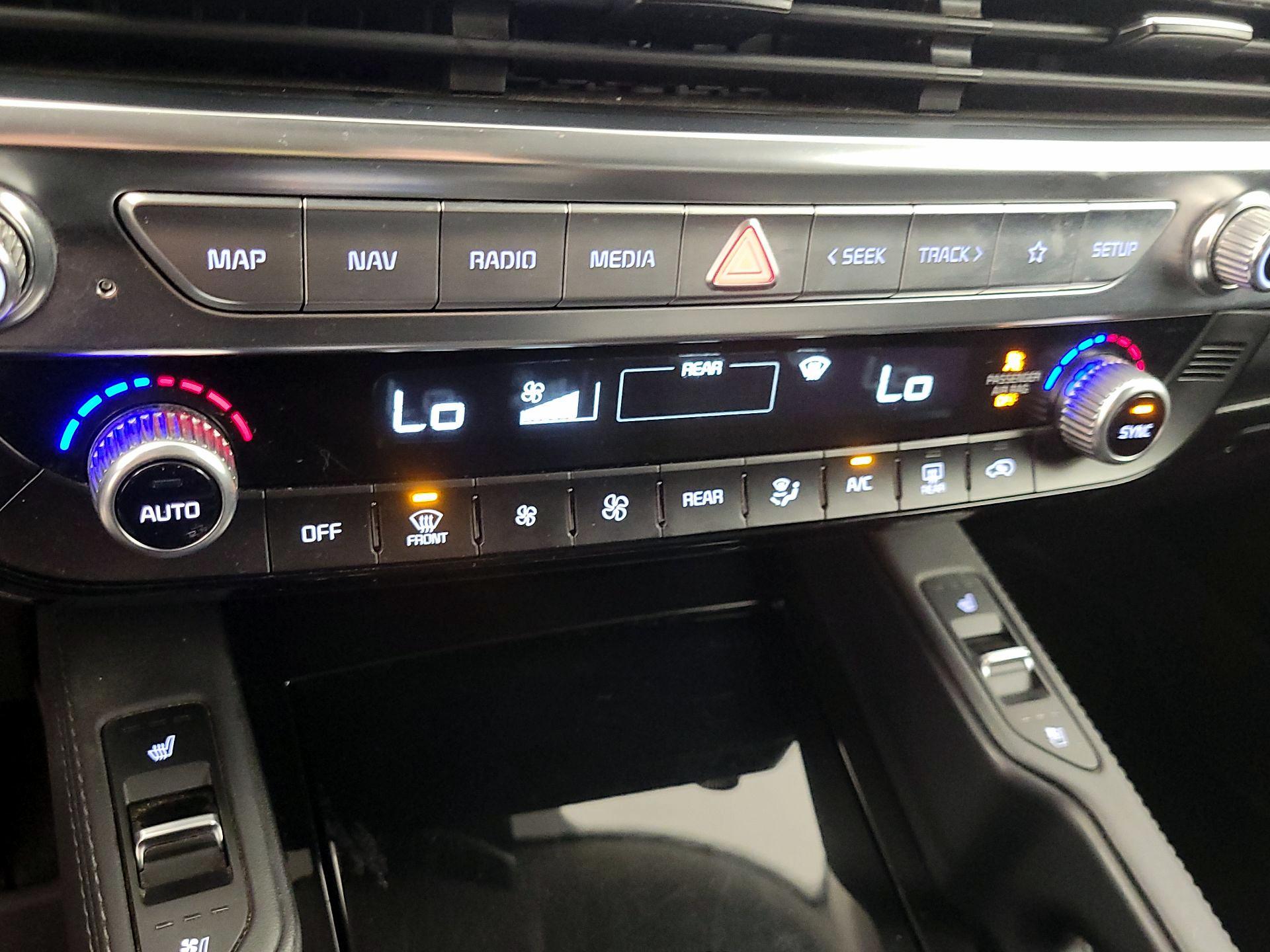 Thumbnail: 2020 Kia Telluride - 16