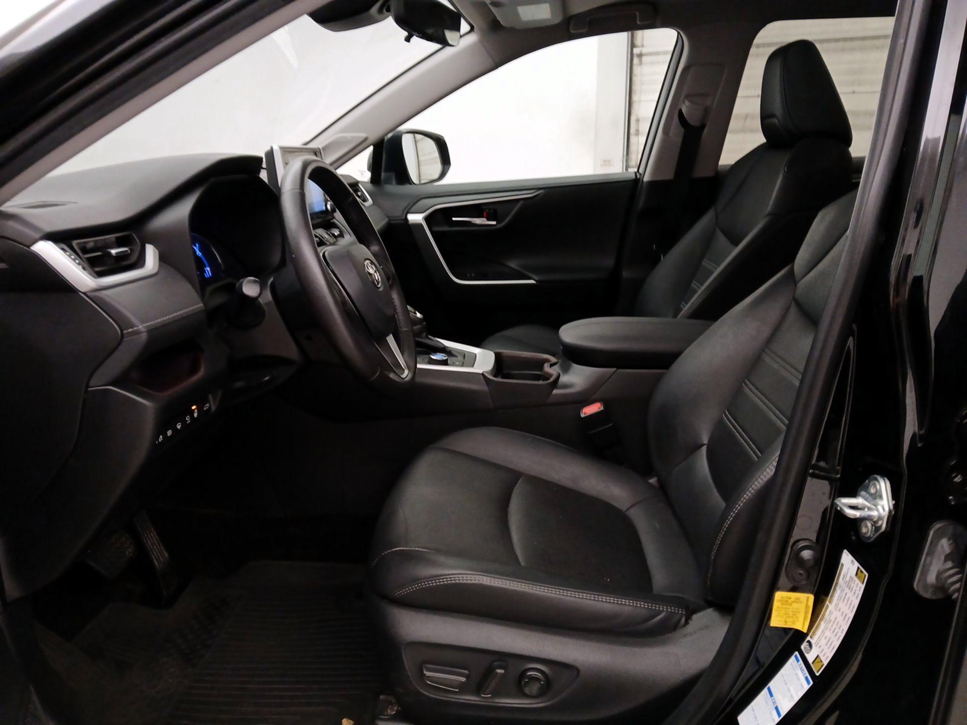 Thumbnail: 2021 Toyota RAV4 - 11