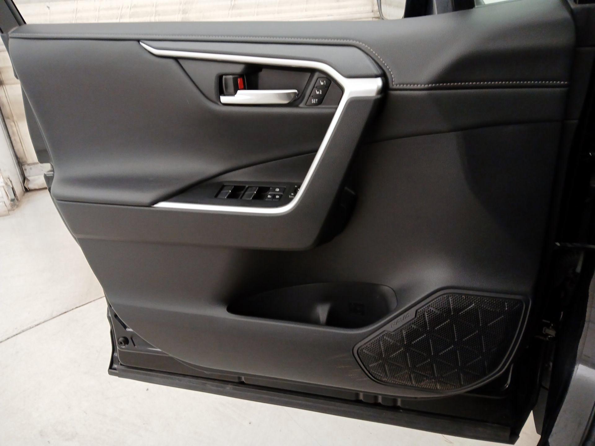 Thumbnail: 2021 Toyota RAV4 - 12