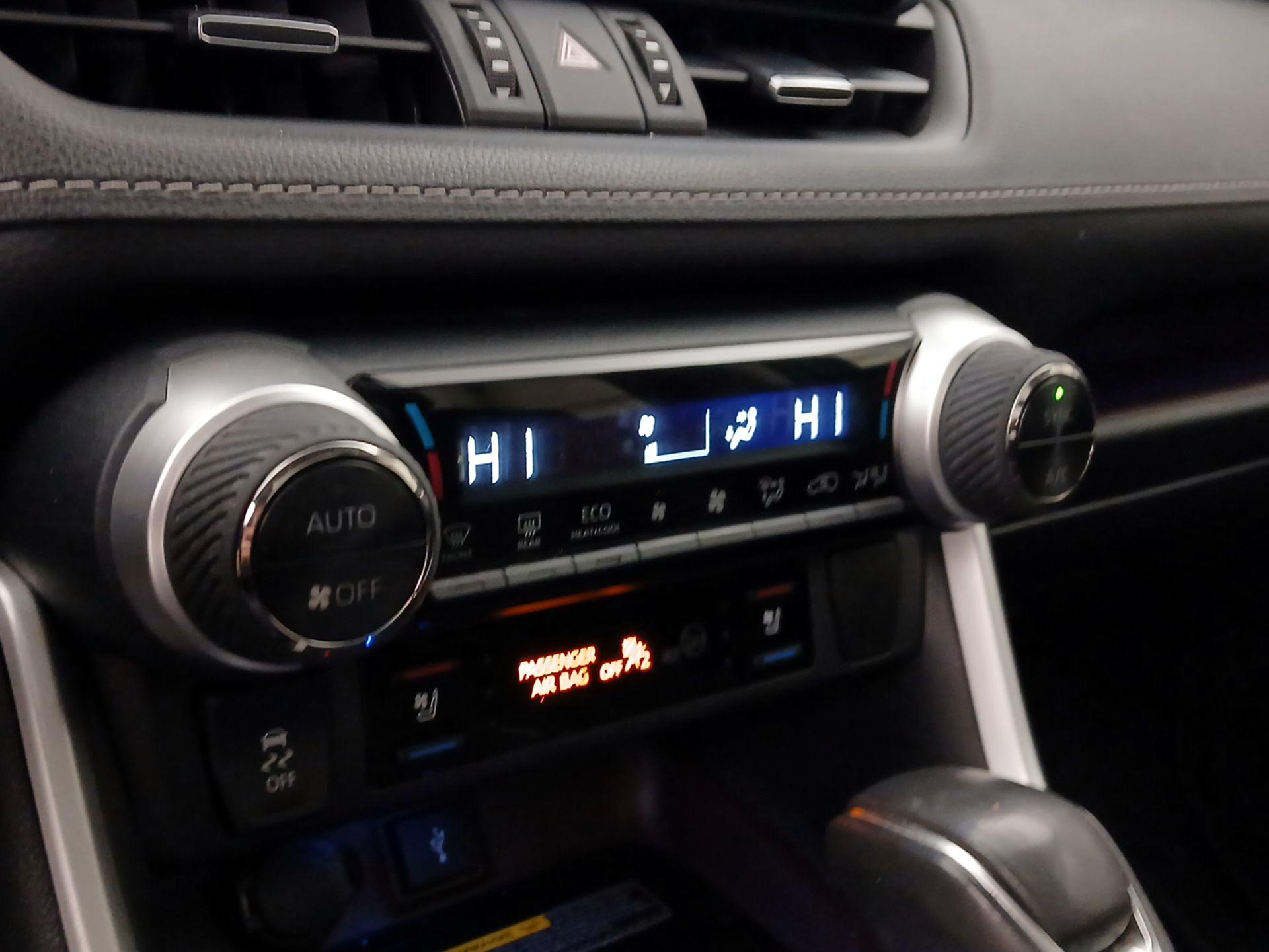Thumbnail: 2021 Toyota RAV4 - 16