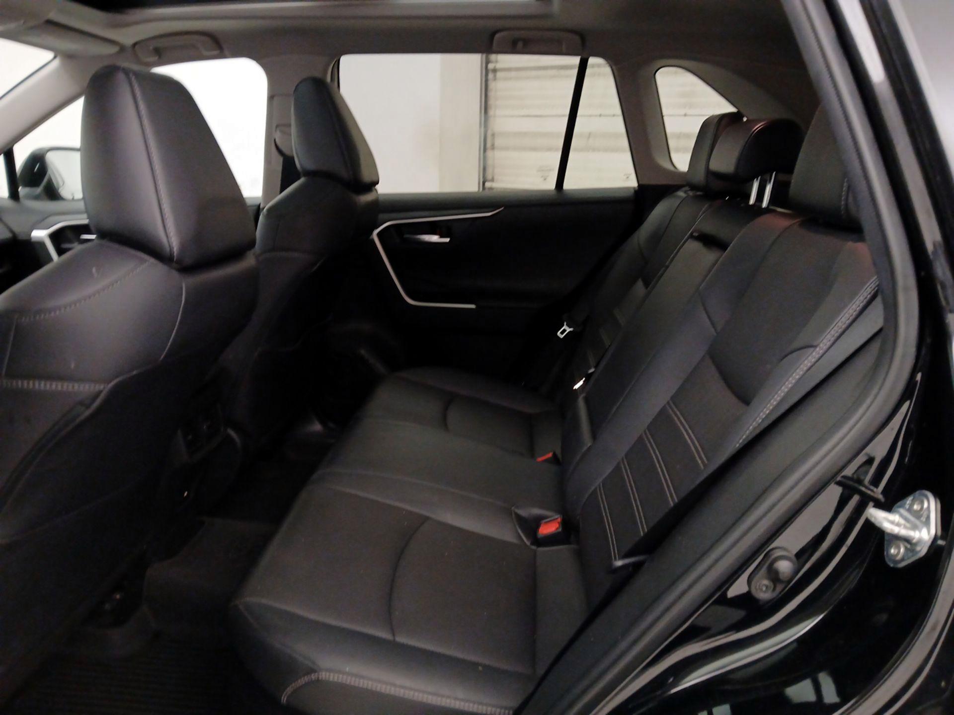 Thumbnail: 2021 Toyota RAV4 - 20