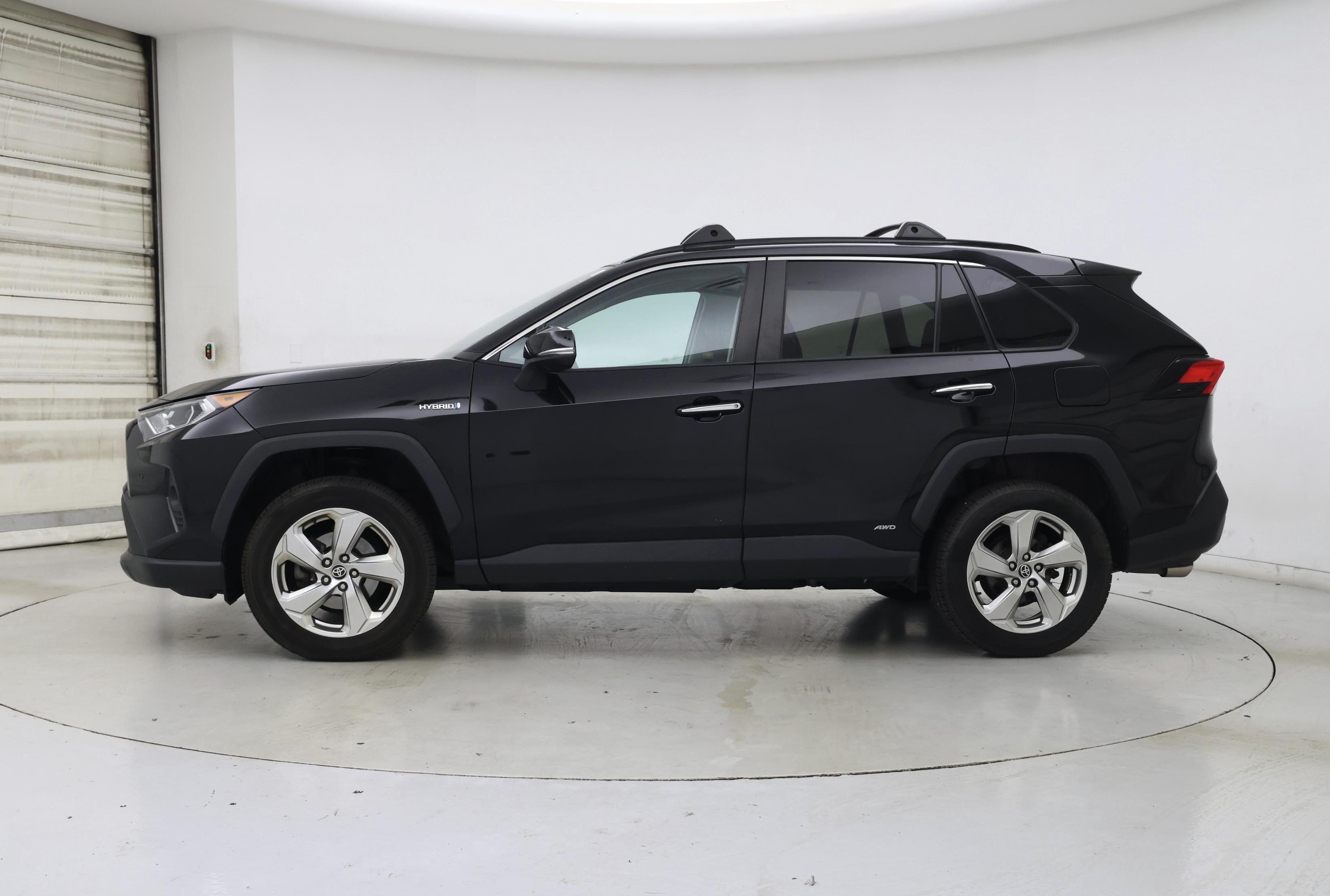 Thumbnail: 2021 Toyota RAV4 - 3