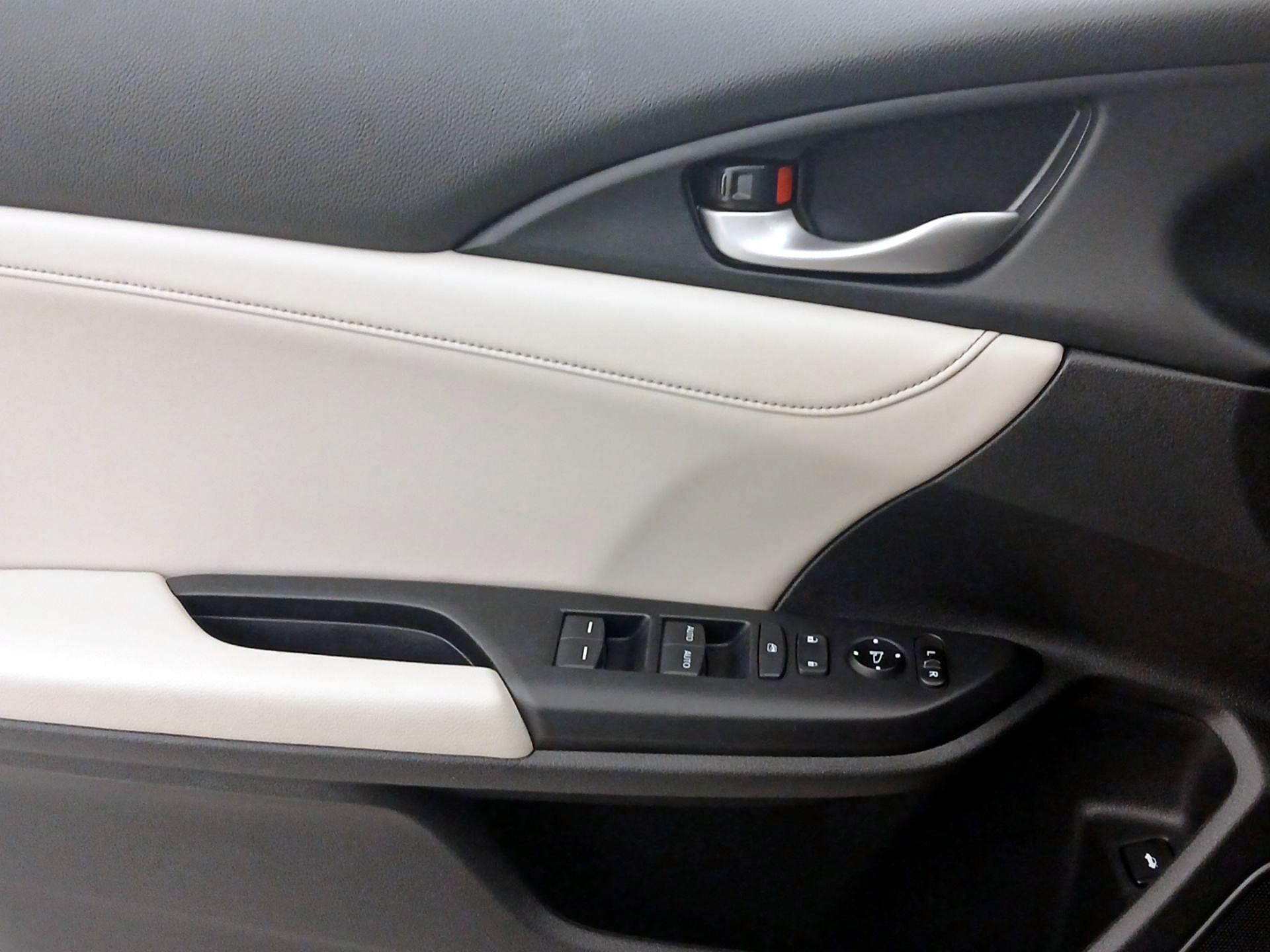 Thumbnail: 2019 Honda Insight - 12
