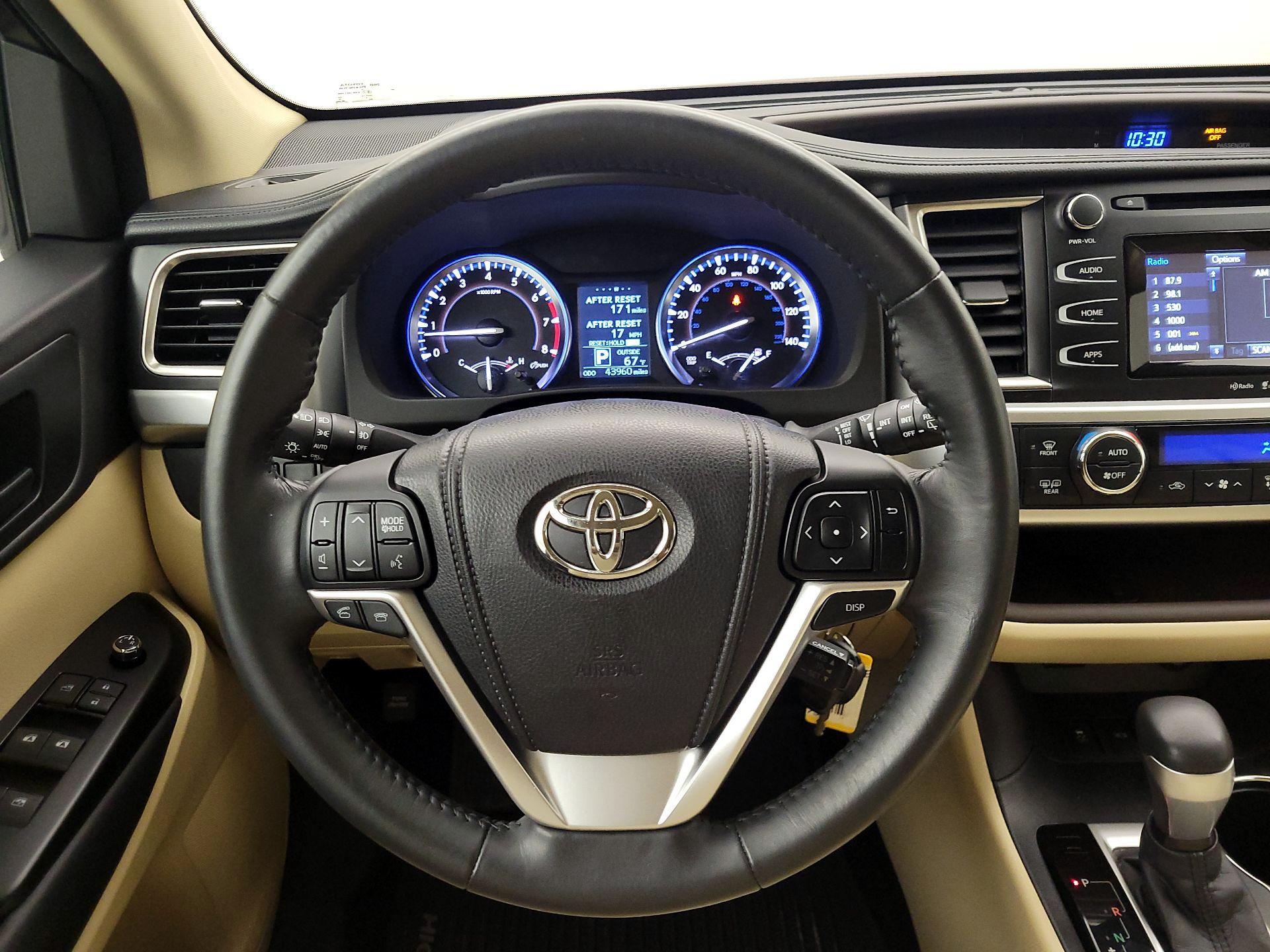 Thumbnail: 2014 Toyota Highlander - 10