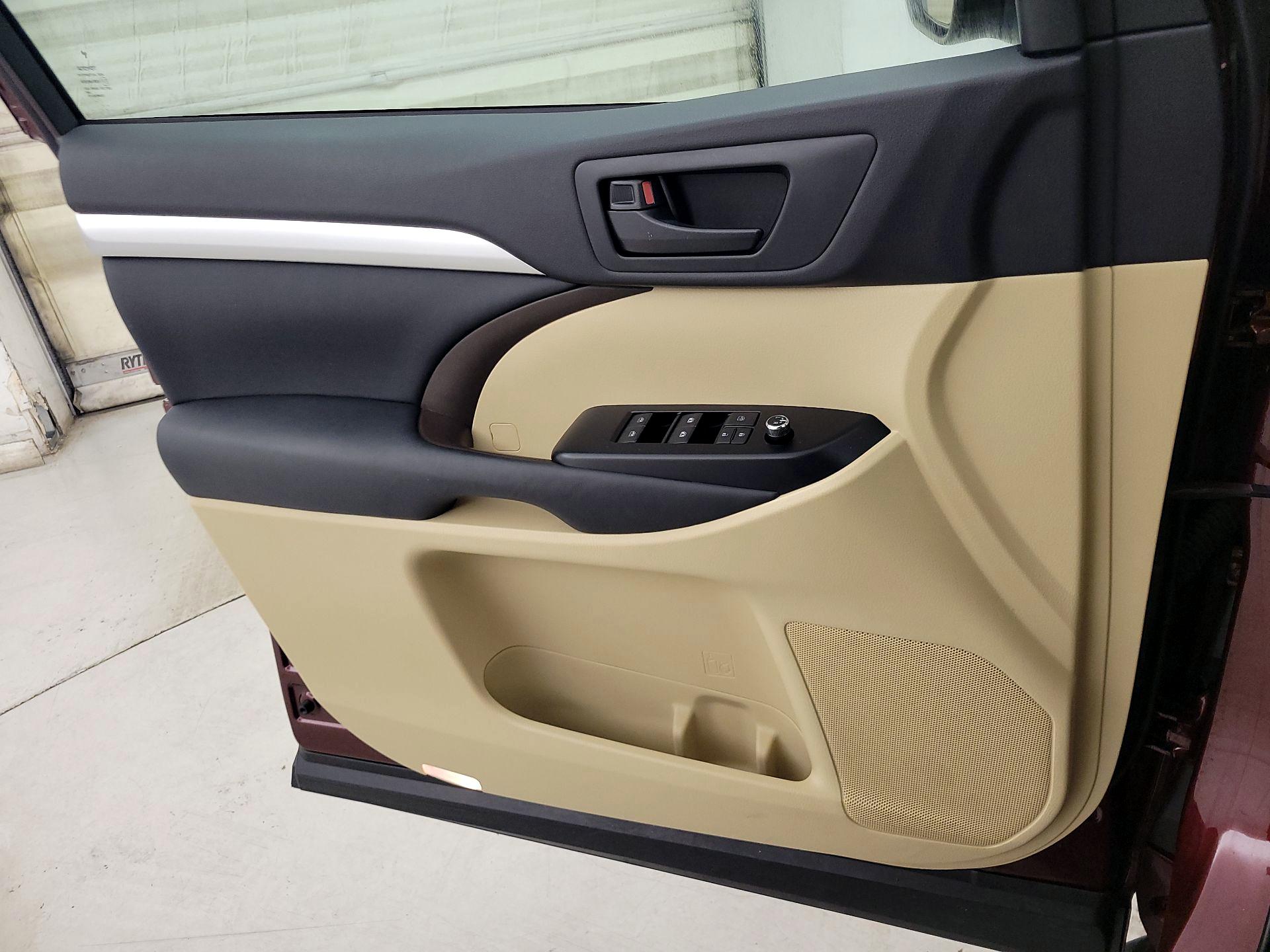 Thumbnail: 2014 Toyota Highlander - 12