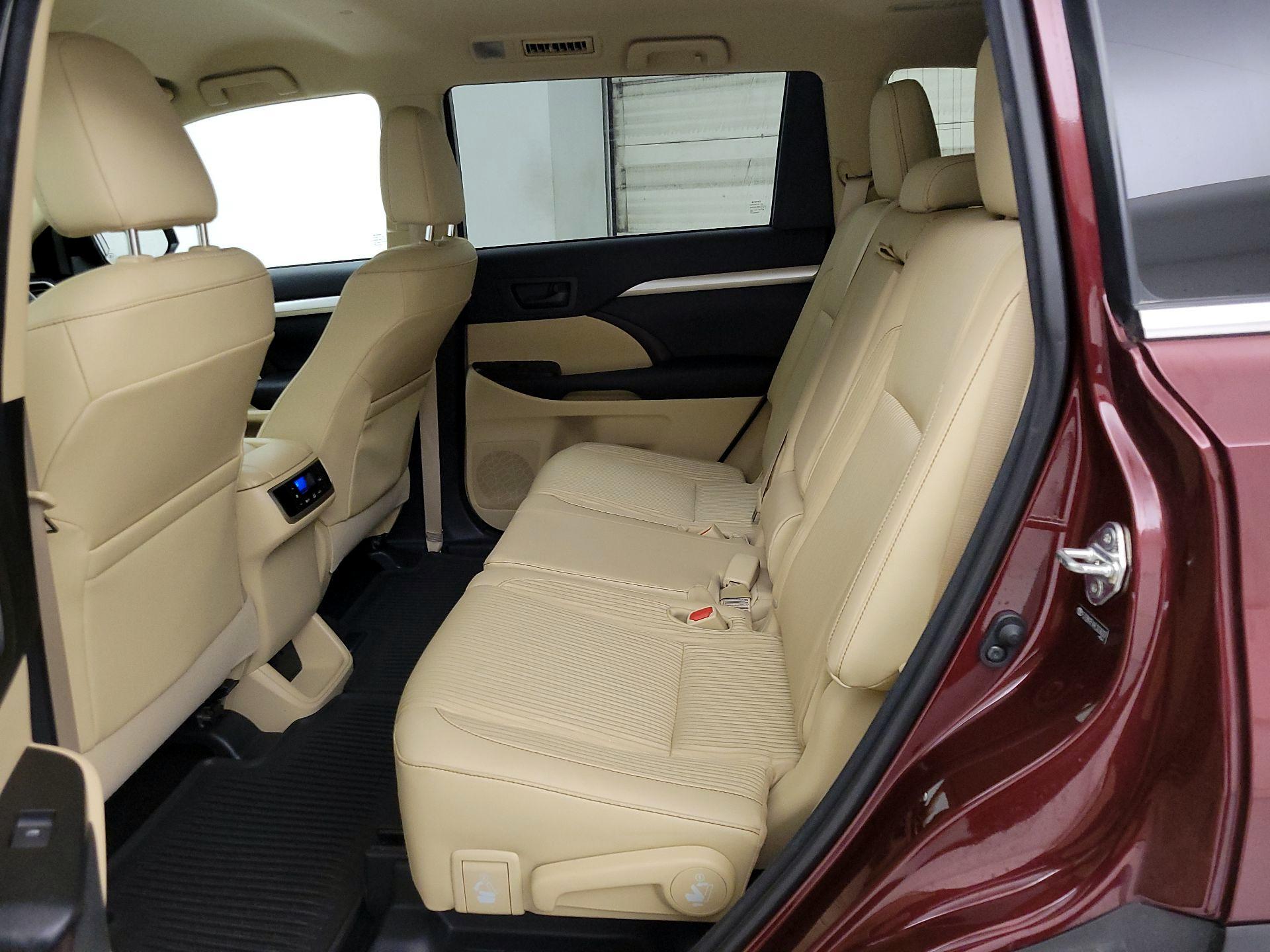 Thumbnail: 2014 Toyota Highlander - 19