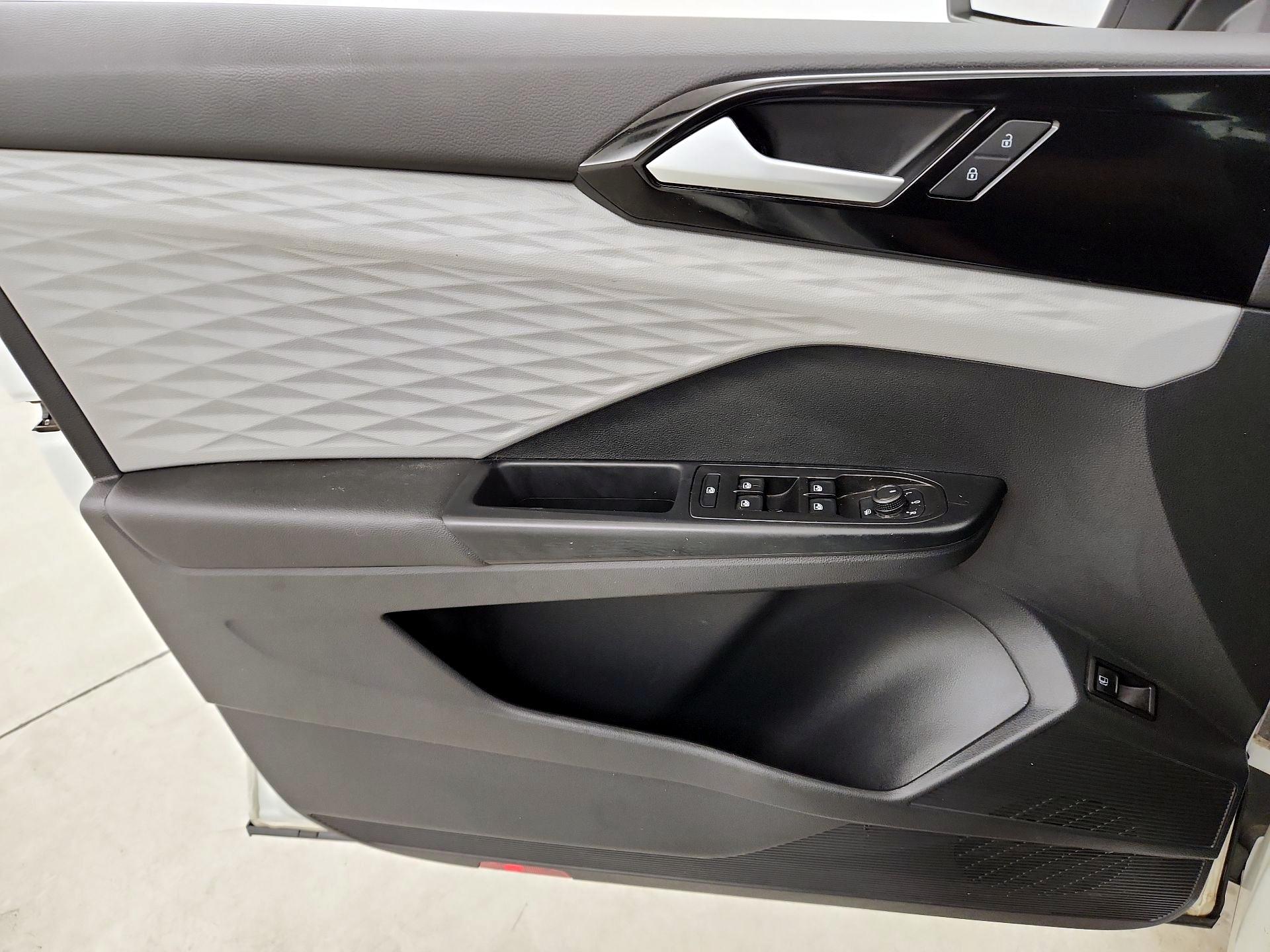 Thumbnail: 2023 Volkswagen Taos - 12