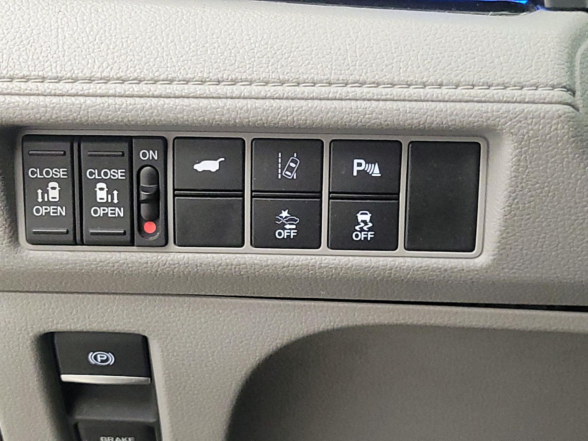 Thumbnail: 2019 Honda Odyssey - 13