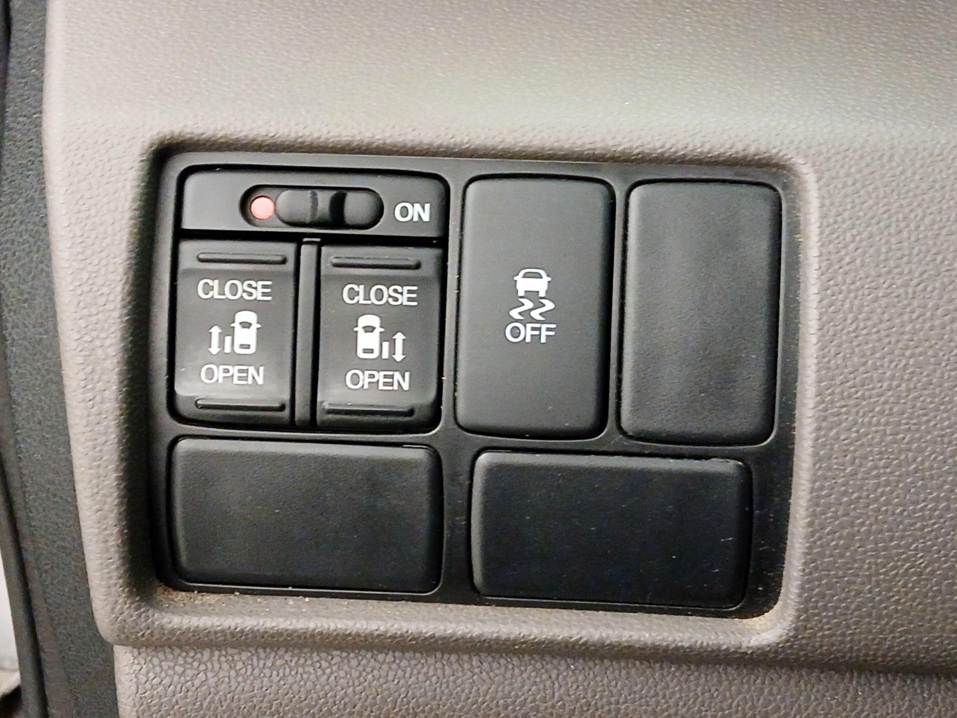 Thumbnail: 2016 Honda Odyssey - 13