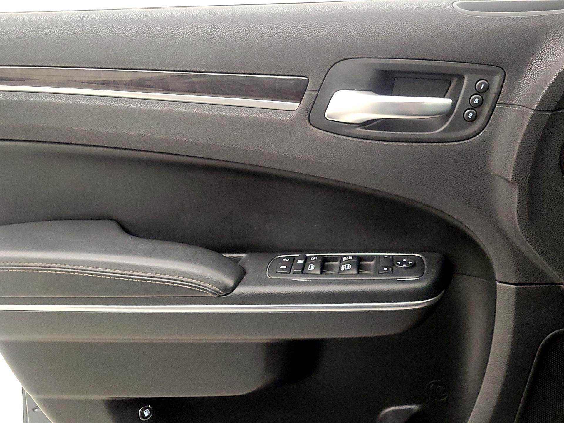 Thumbnail: 2017 Chrysler 300 - 12