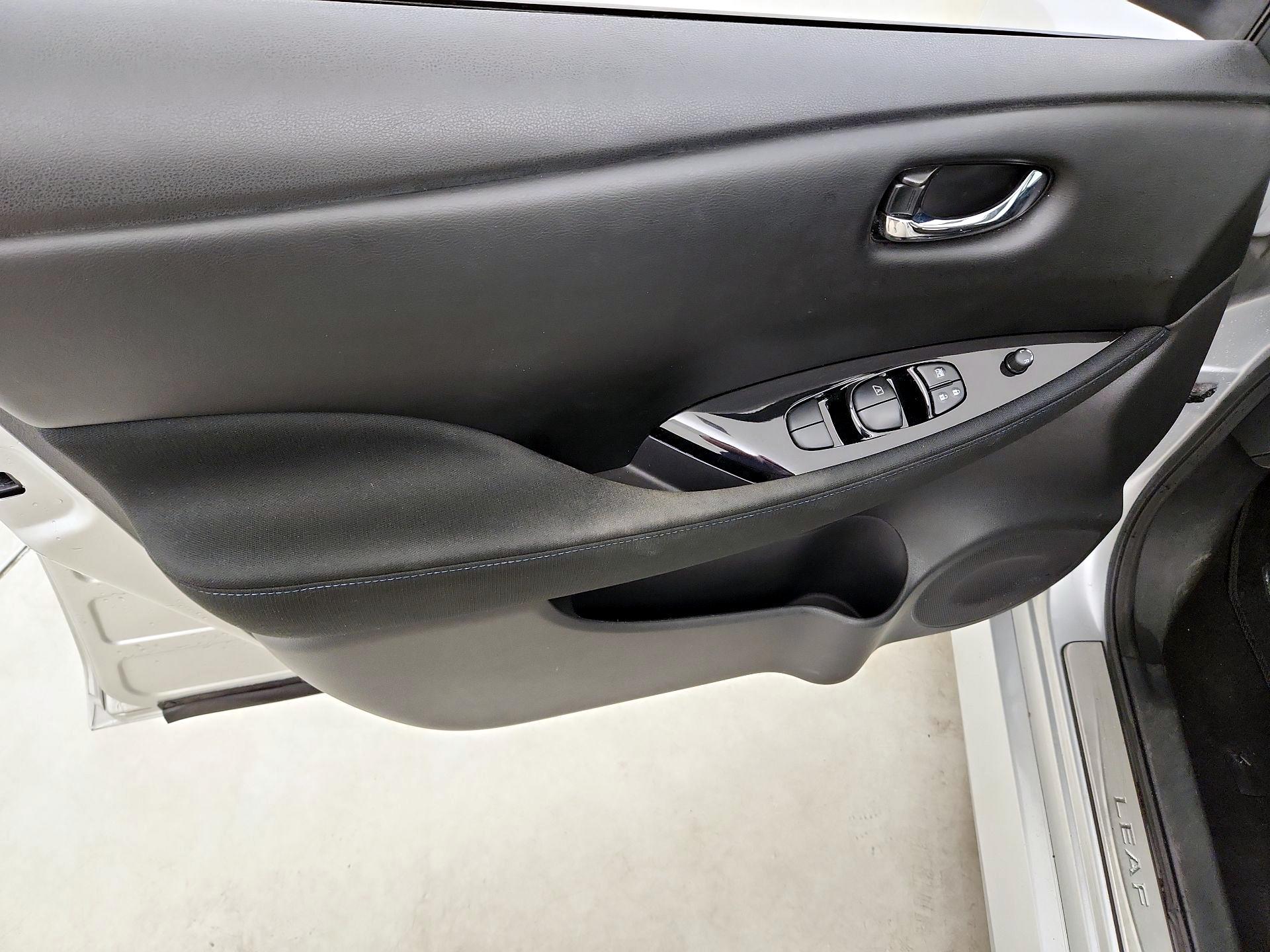 Thumbnail: 2022 Nissan Leaf - 12