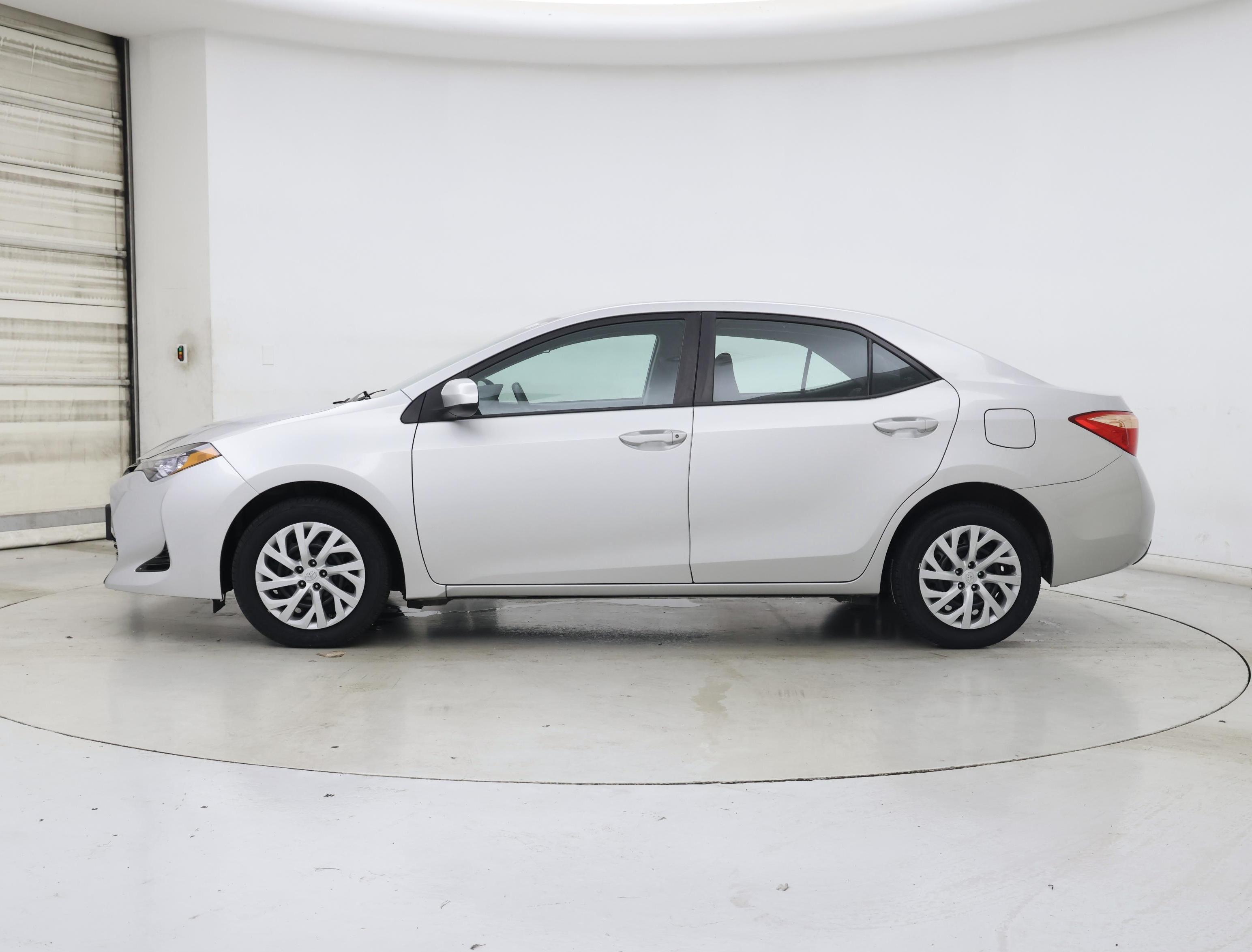 Thumbnail: 2018 Toyota Corolla - 3
