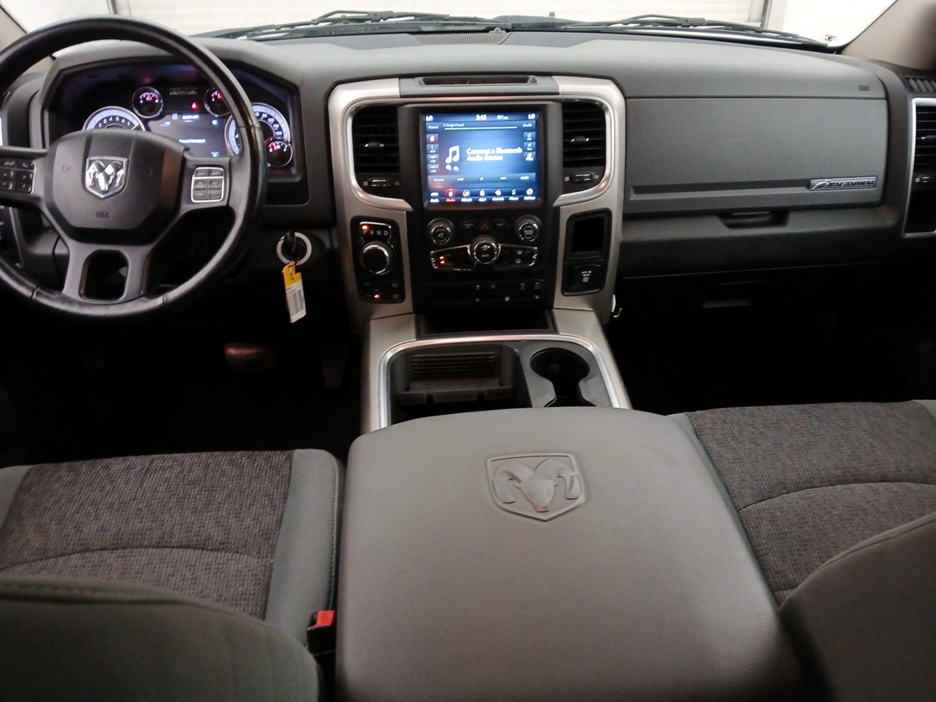 Thumbnail: 2019 RAM 1500 Classic - 9