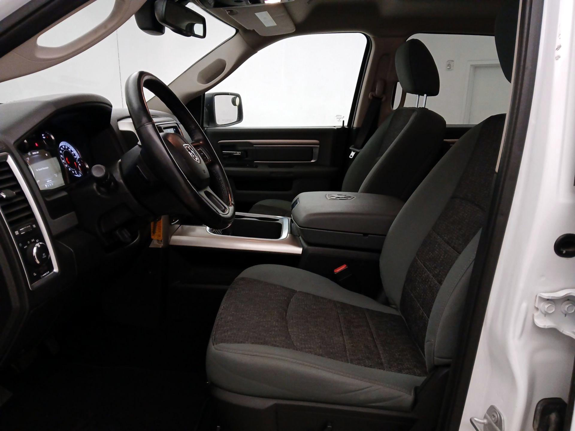Thumbnail: 2019 RAM 1500 Classic - 11