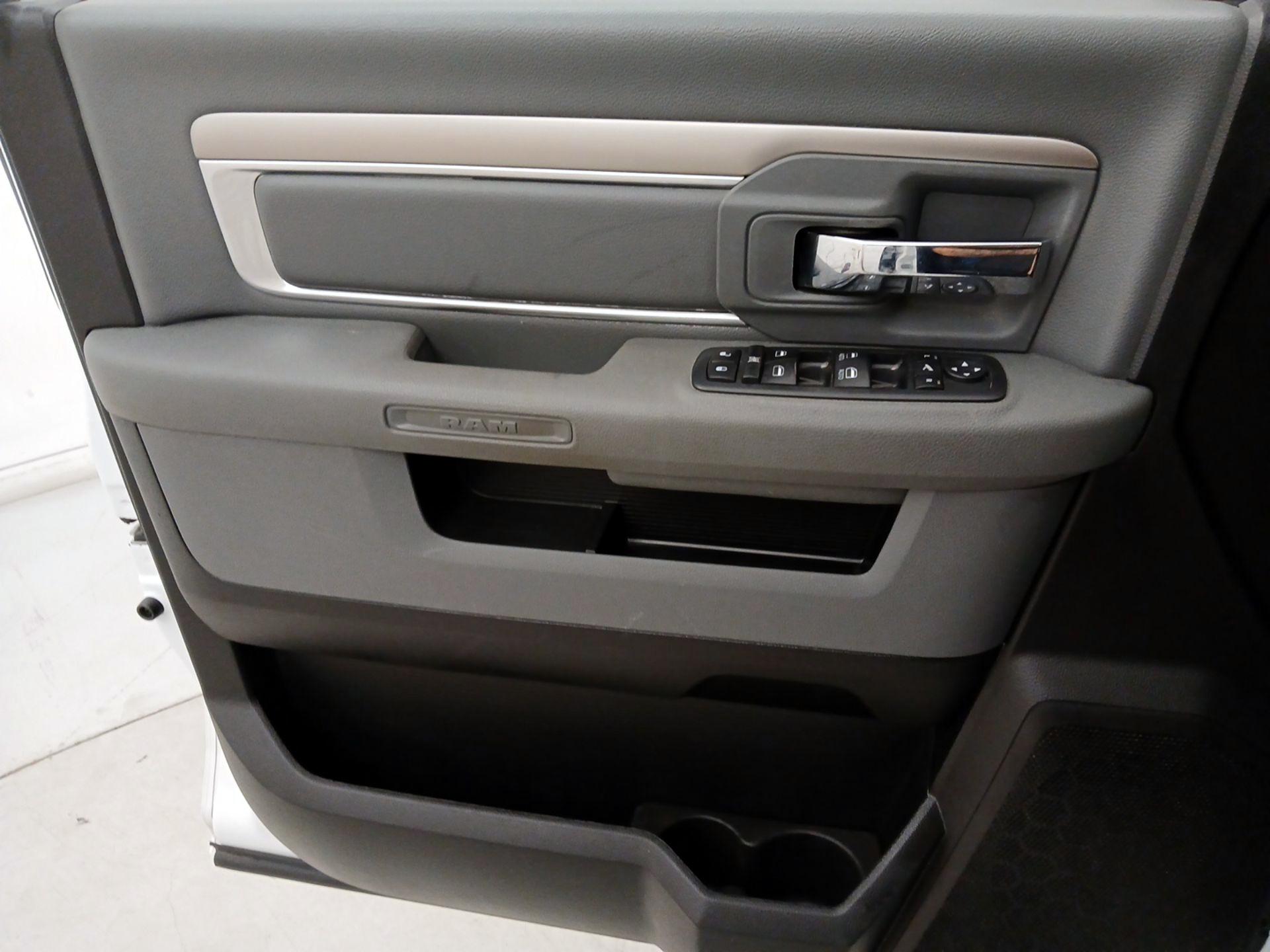 Thumbnail: 2019 RAM 1500 Classic - 12