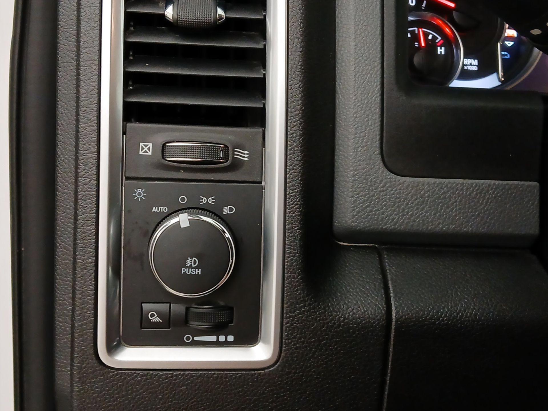 Thumbnail: 2019 RAM 1500 Classic - 13