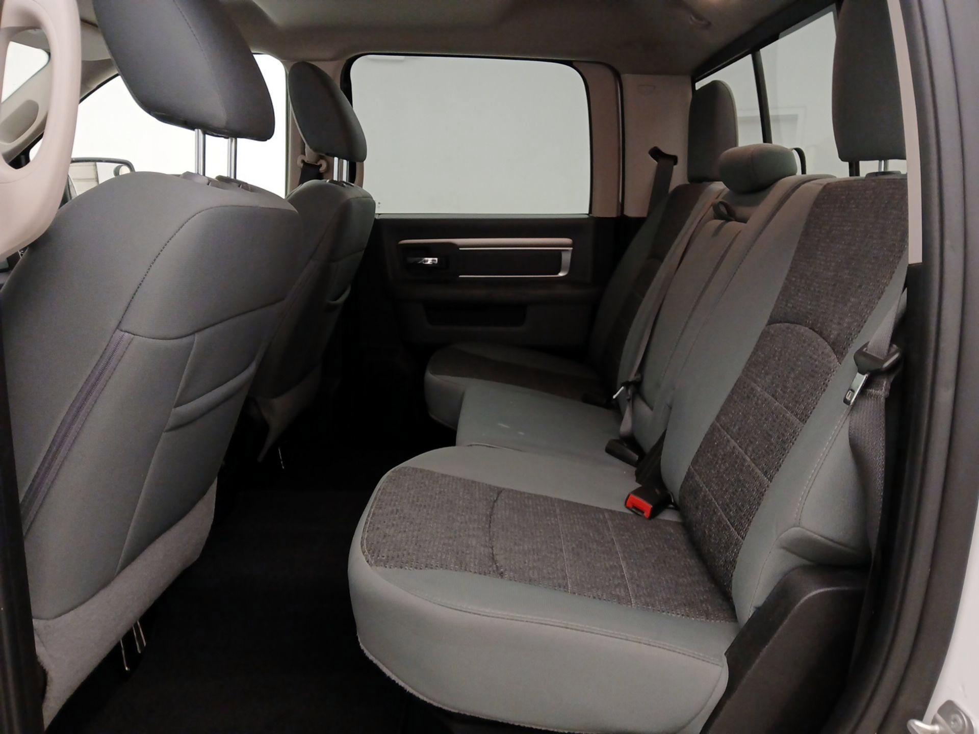 Thumbnail: 2019 RAM 1500 Classic - 19