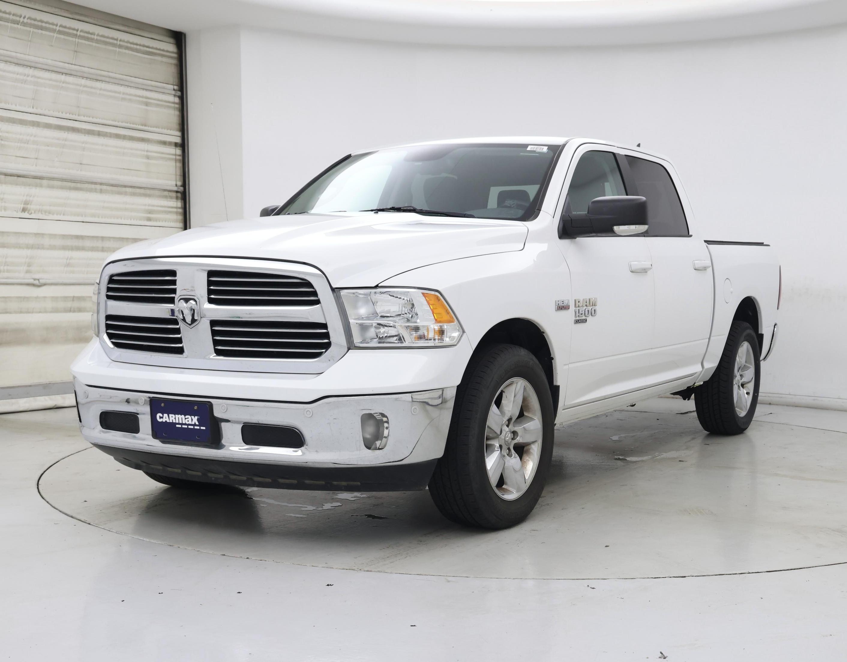 Thumbnail: 2019 RAM 1500 Classic - 4