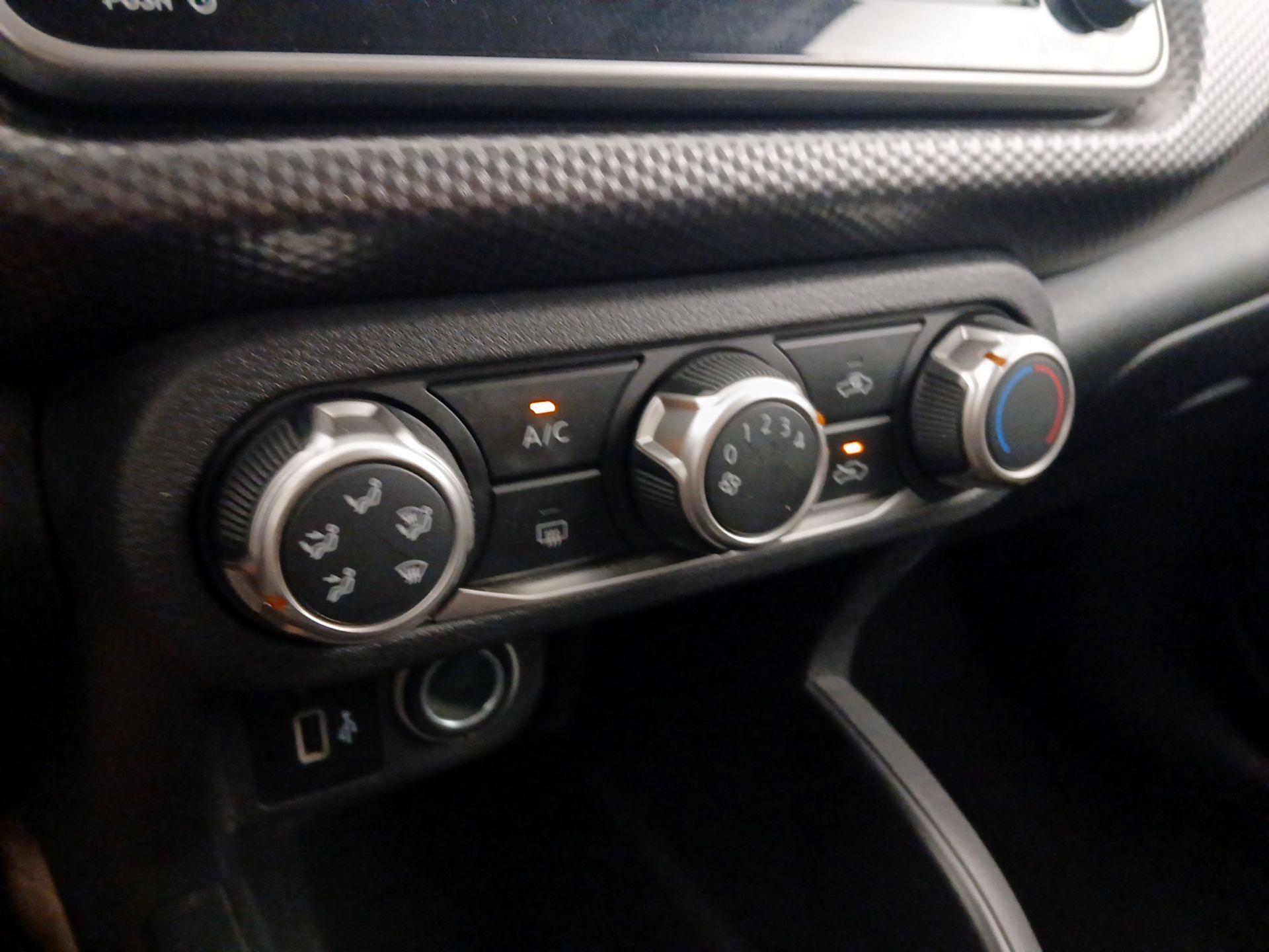Thumbnail: 2020 Nissan Kicks - 16