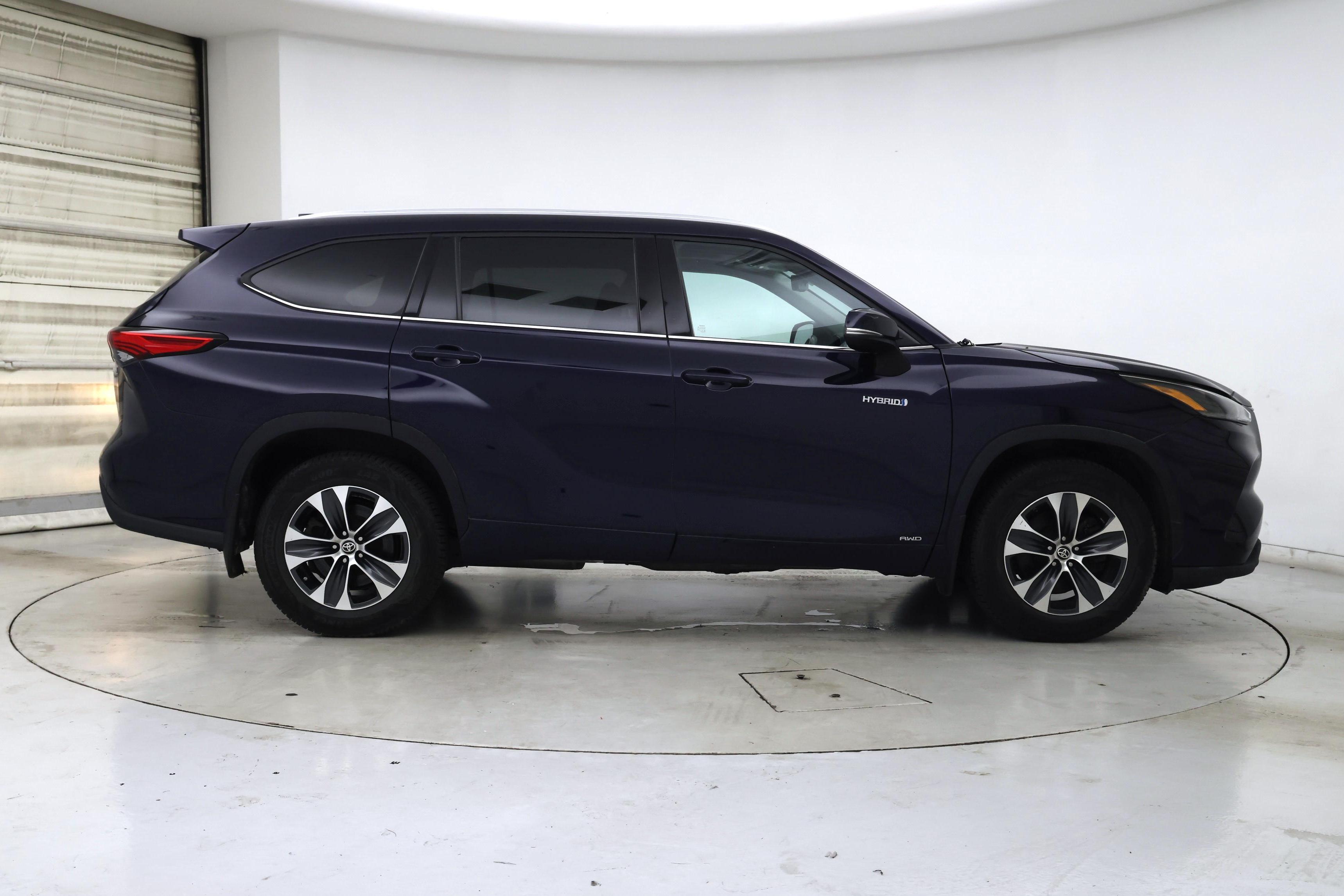Thumbnail: 2021 Toyota Highlander - 7