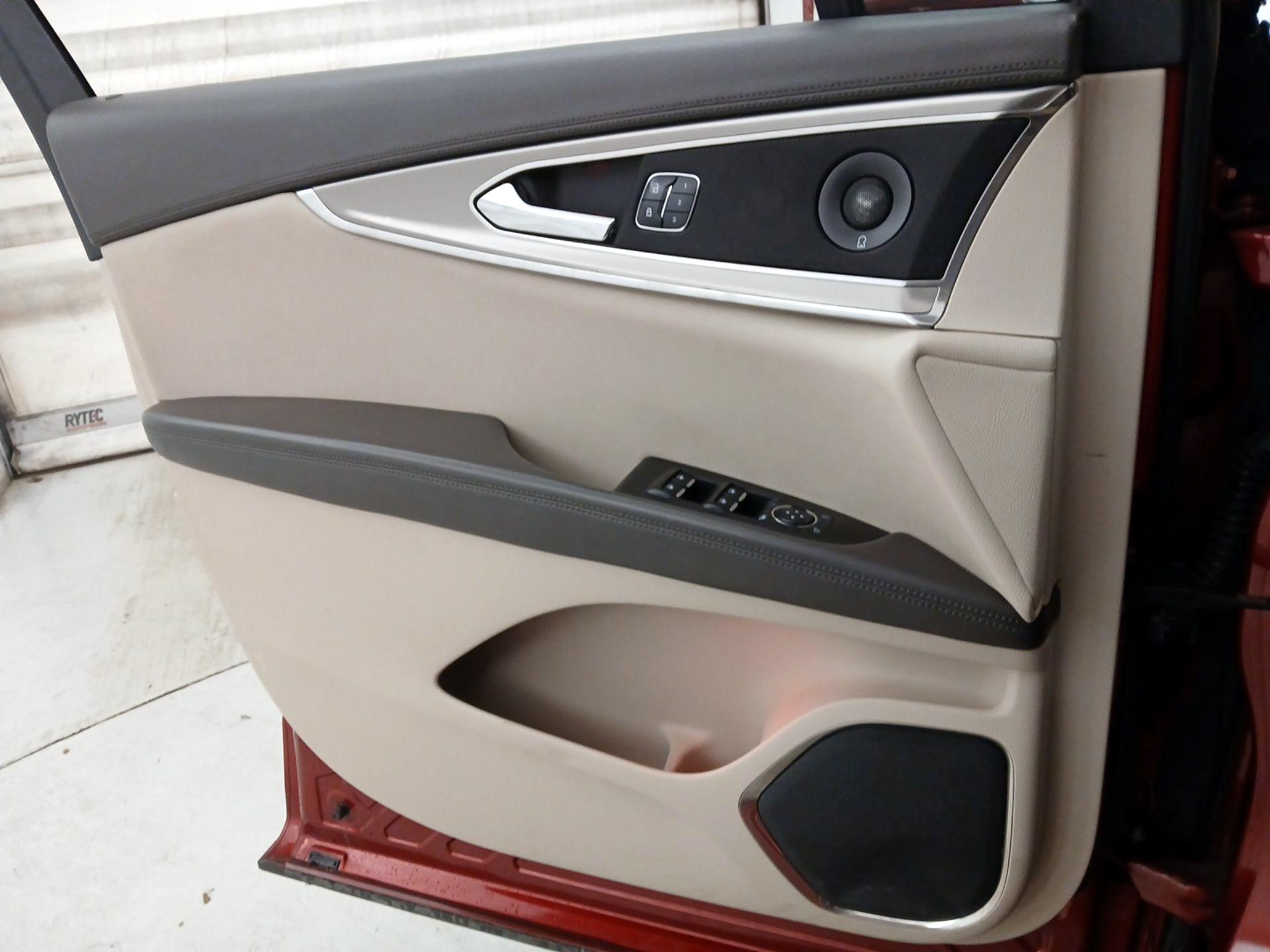Thumbnail: 2016 Lincoln MKX - 12