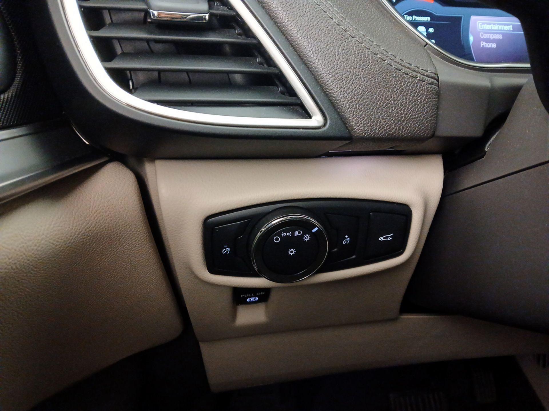 Thumbnail: 2016 Lincoln MKX - 13