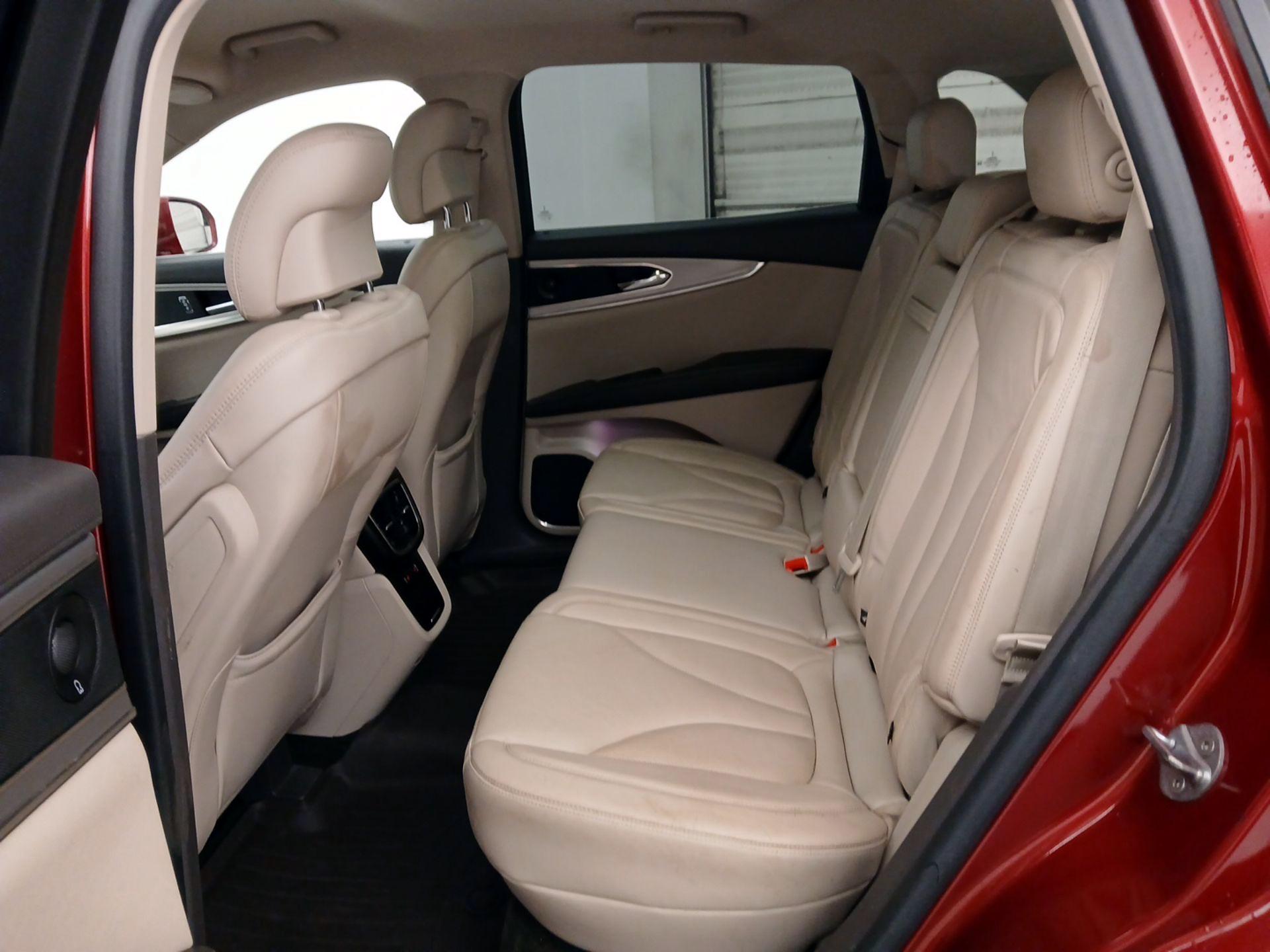 Thumbnail: 2016 Lincoln MKX - 19