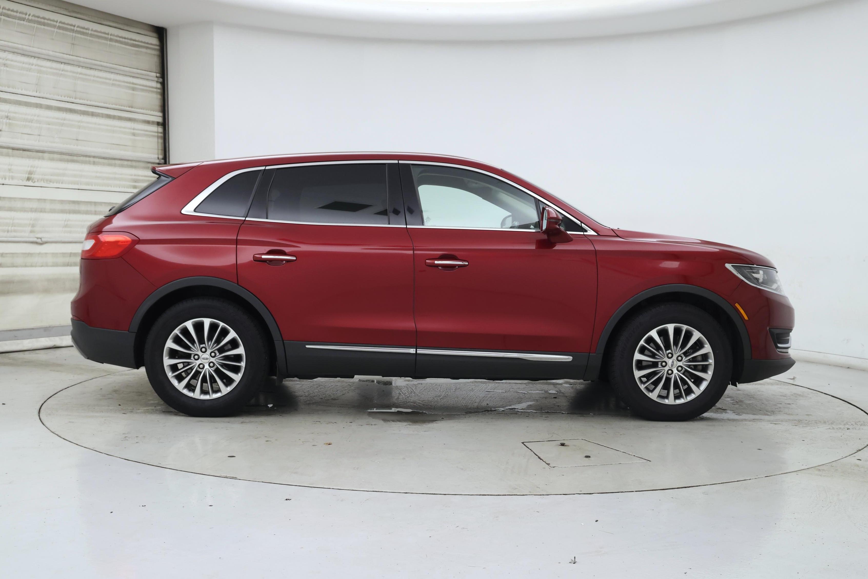 Thumbnail: 2016 Lincoln MKX - 7