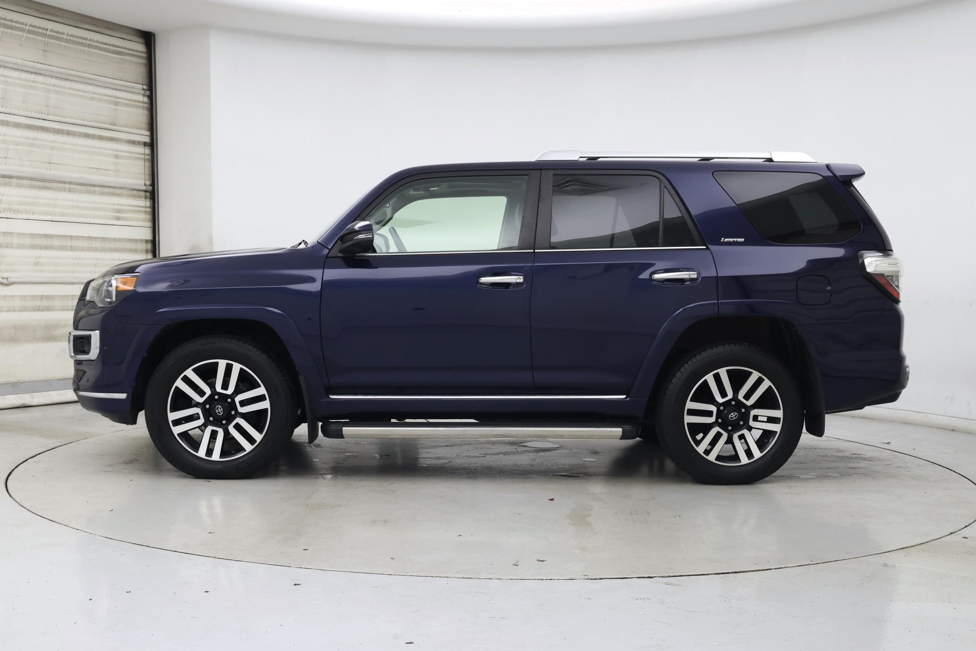 Thumbnail: 2017 Toyota 4Runner - 3