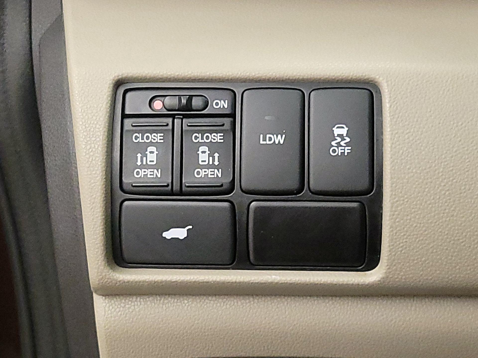Thumbnail: 2015 Honda Odyssey - 13