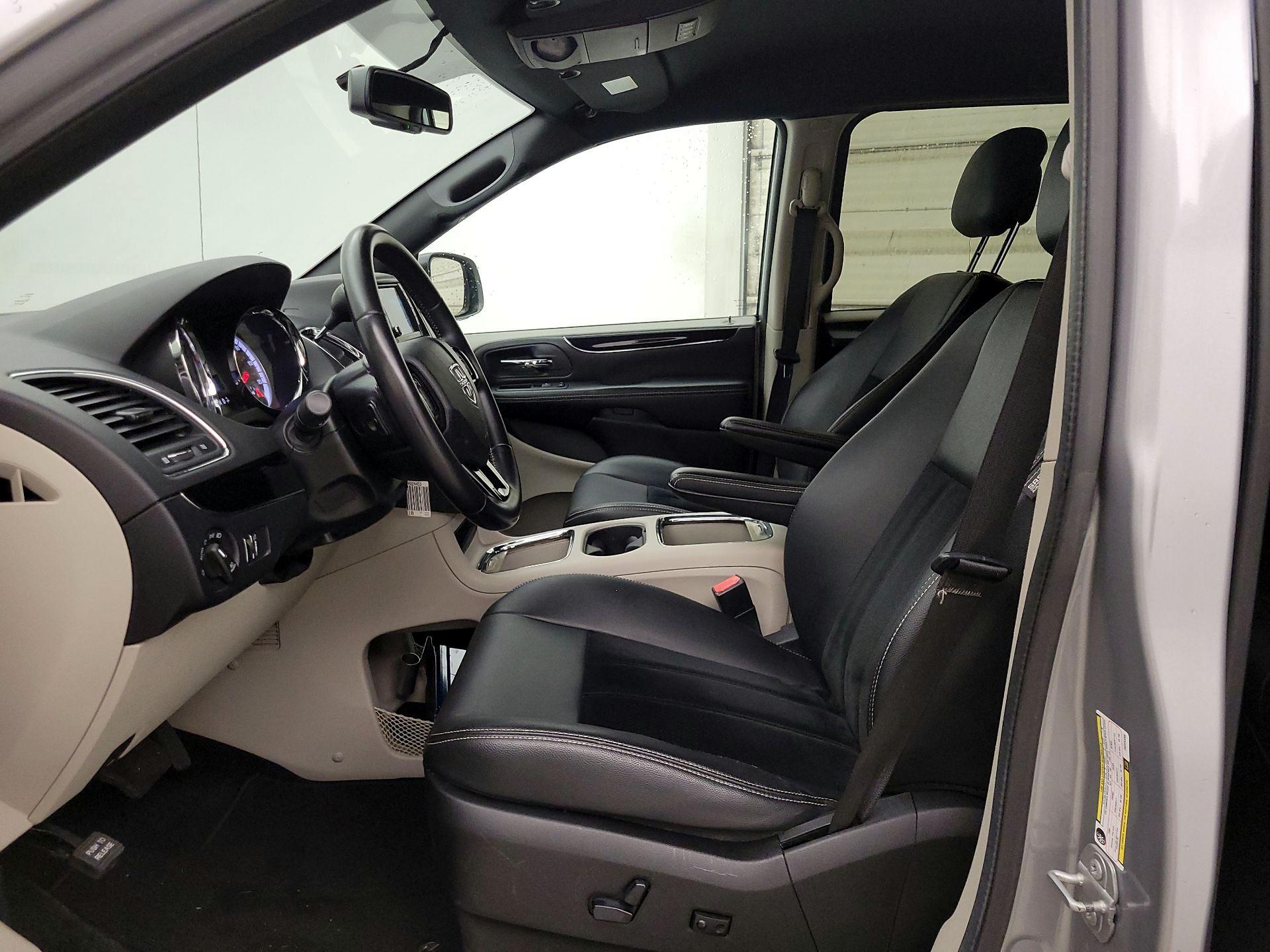 Thumbnail: 2018 Dodge Grand Caravan - 11