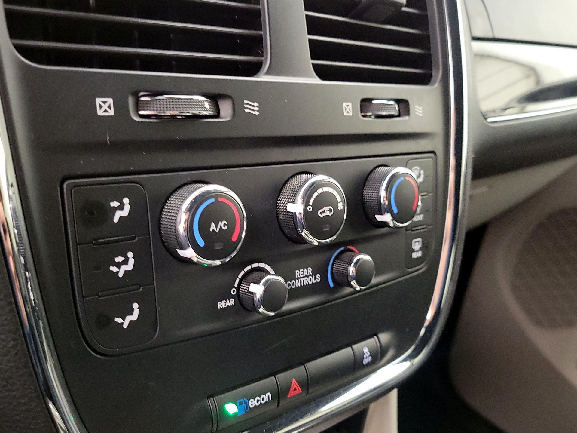 Thumbnail: 2018 Dodge Grand Caravan - 16