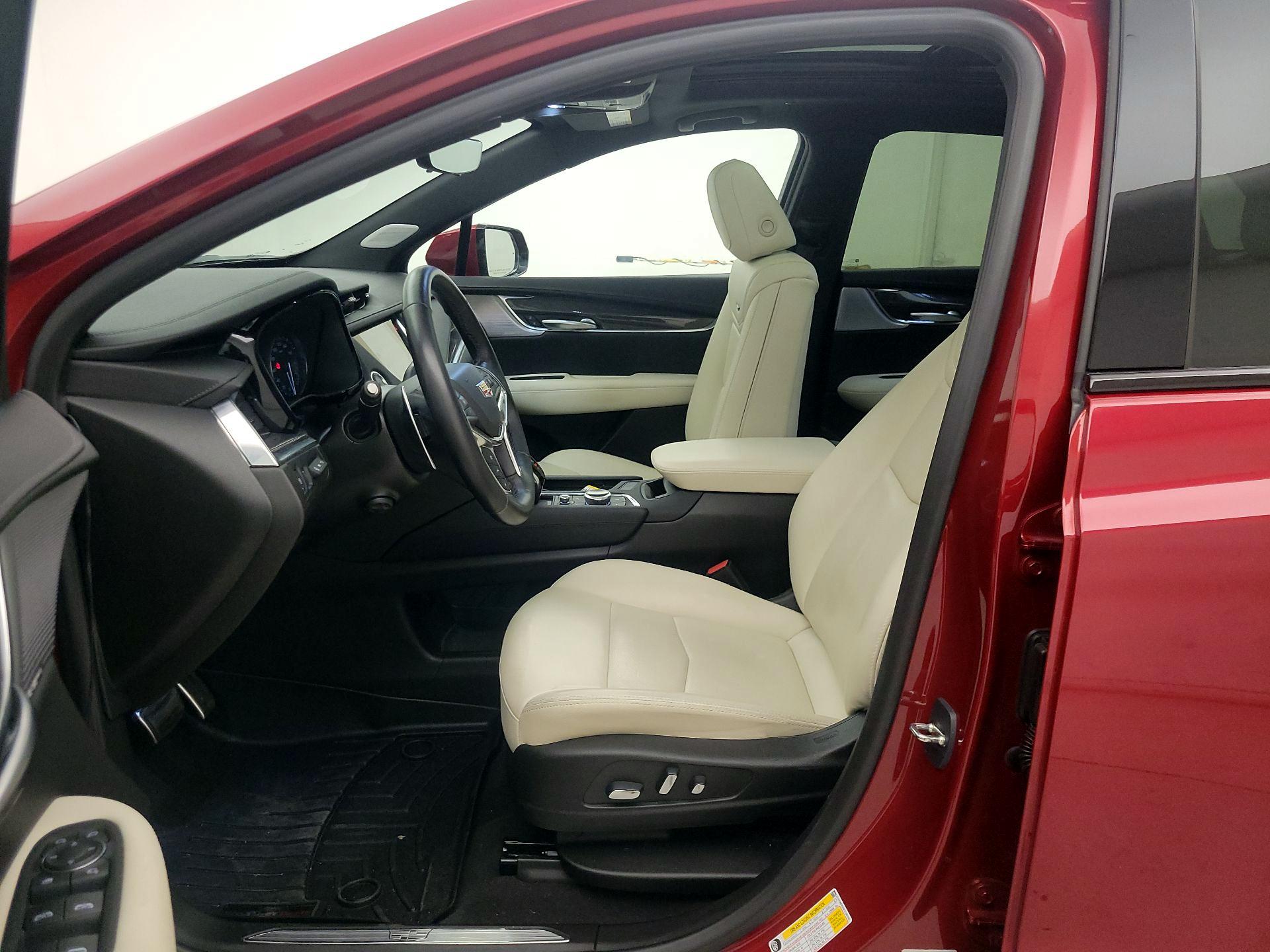 Thumbnail: 2023 Cadillac XT5 - 11
