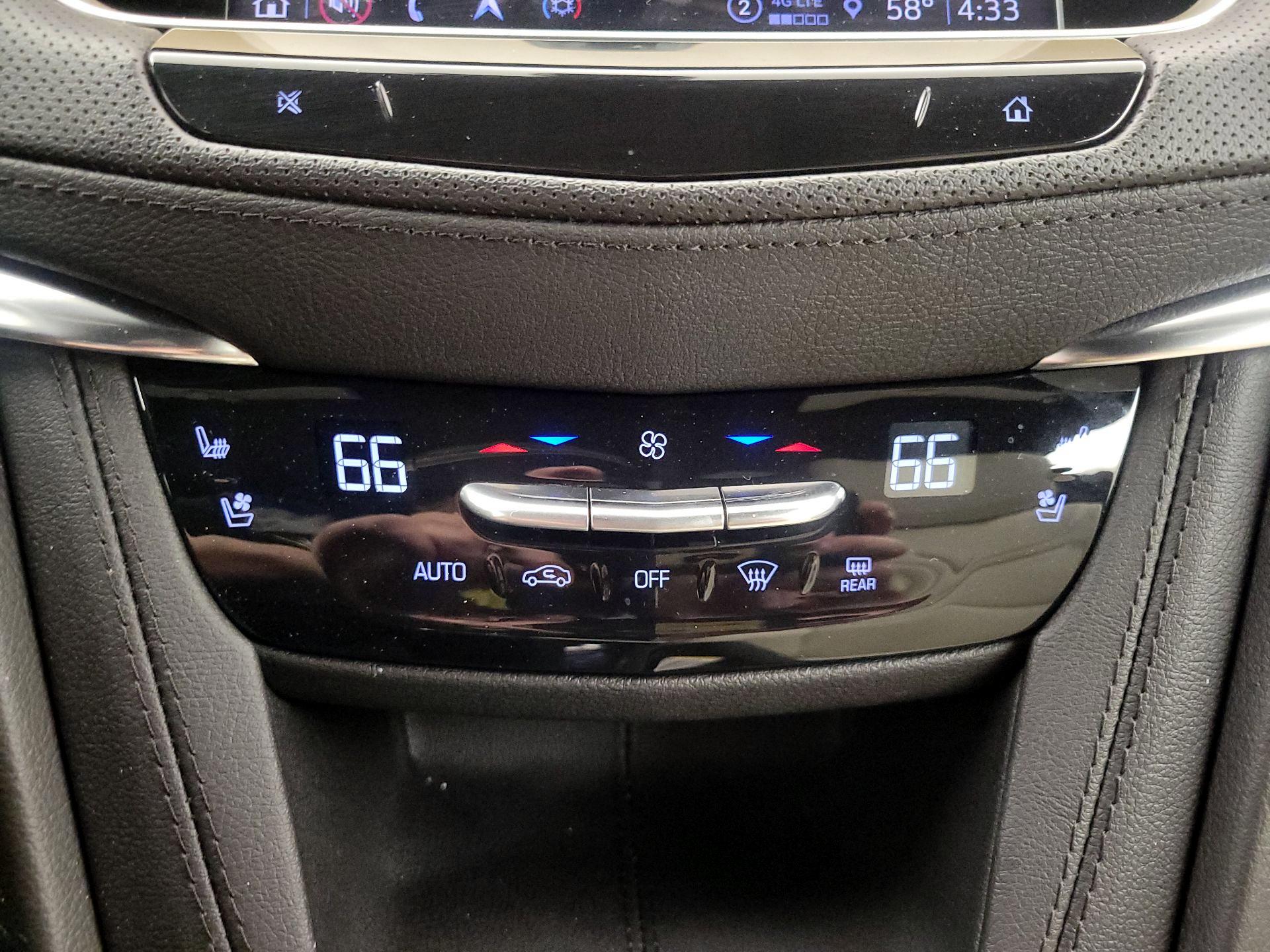 Thumbnail: 2023 Cadillac XT5 - 17