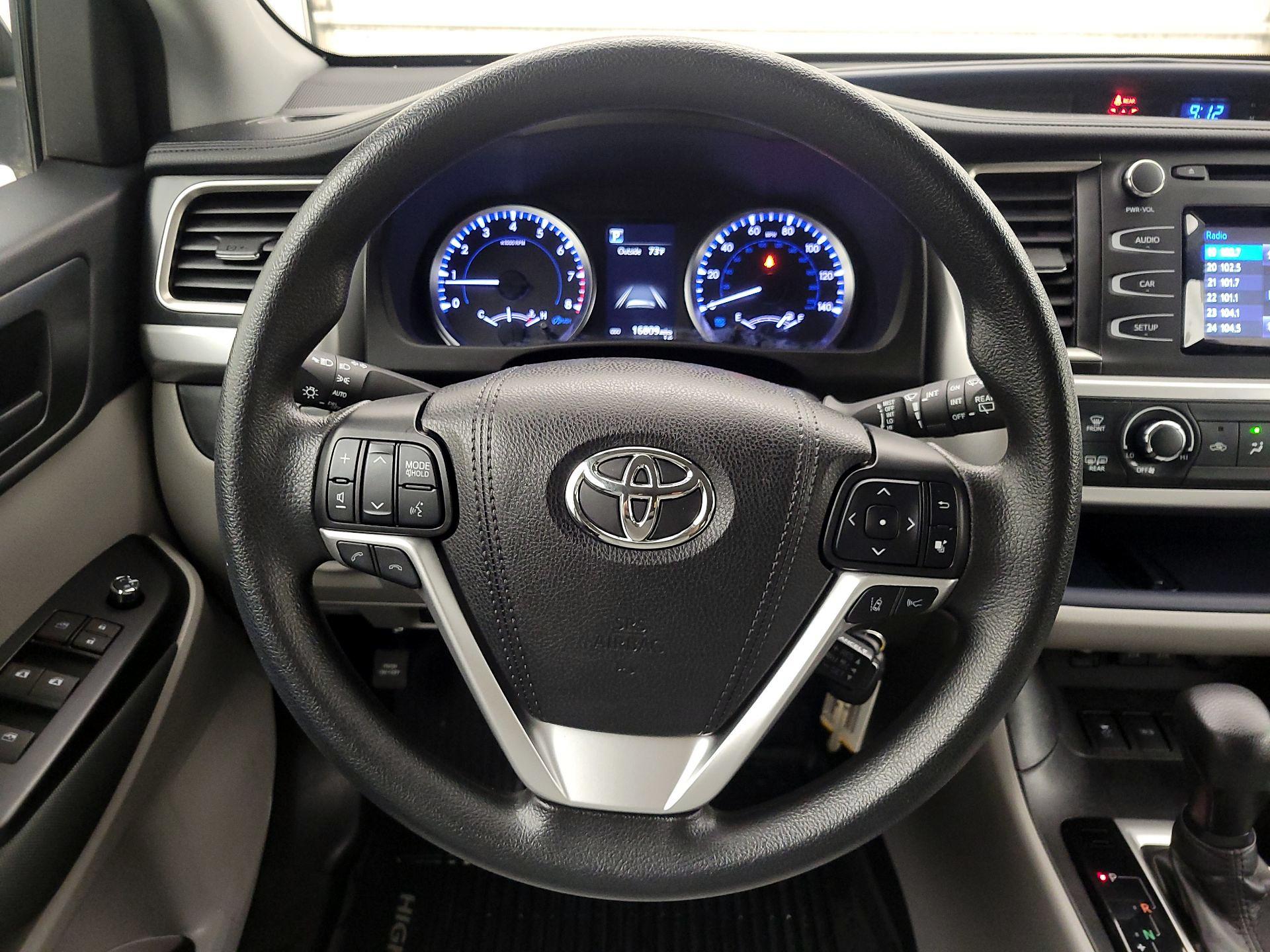 Thumbnail: 2019 Toyota Highlander - 10