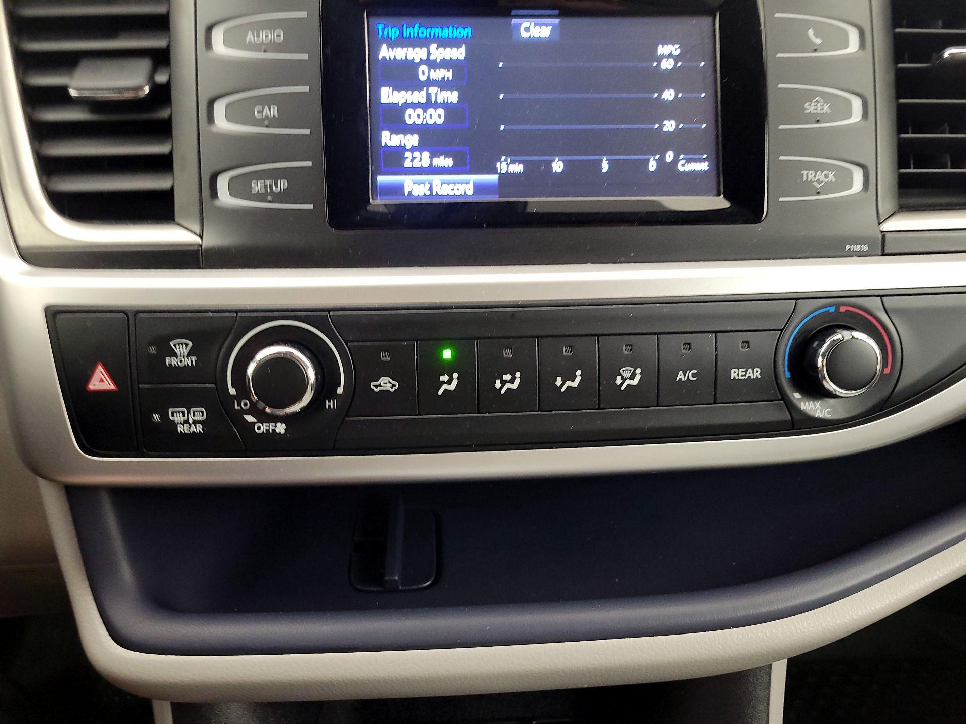 Thumbnail: 2019 Toyota Highlander - 16