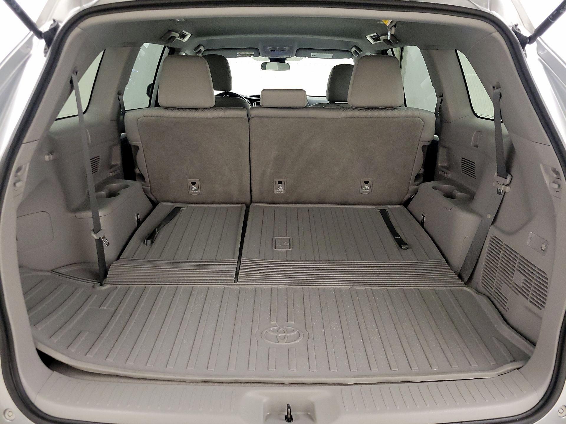 Thumbnail: 2019 Toyota Highlander - 20