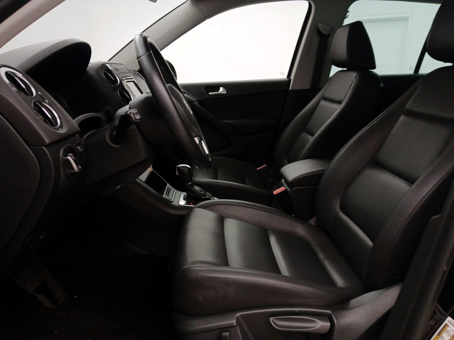 Thumbnail: 2015 Volkswagen Tiguan - 9