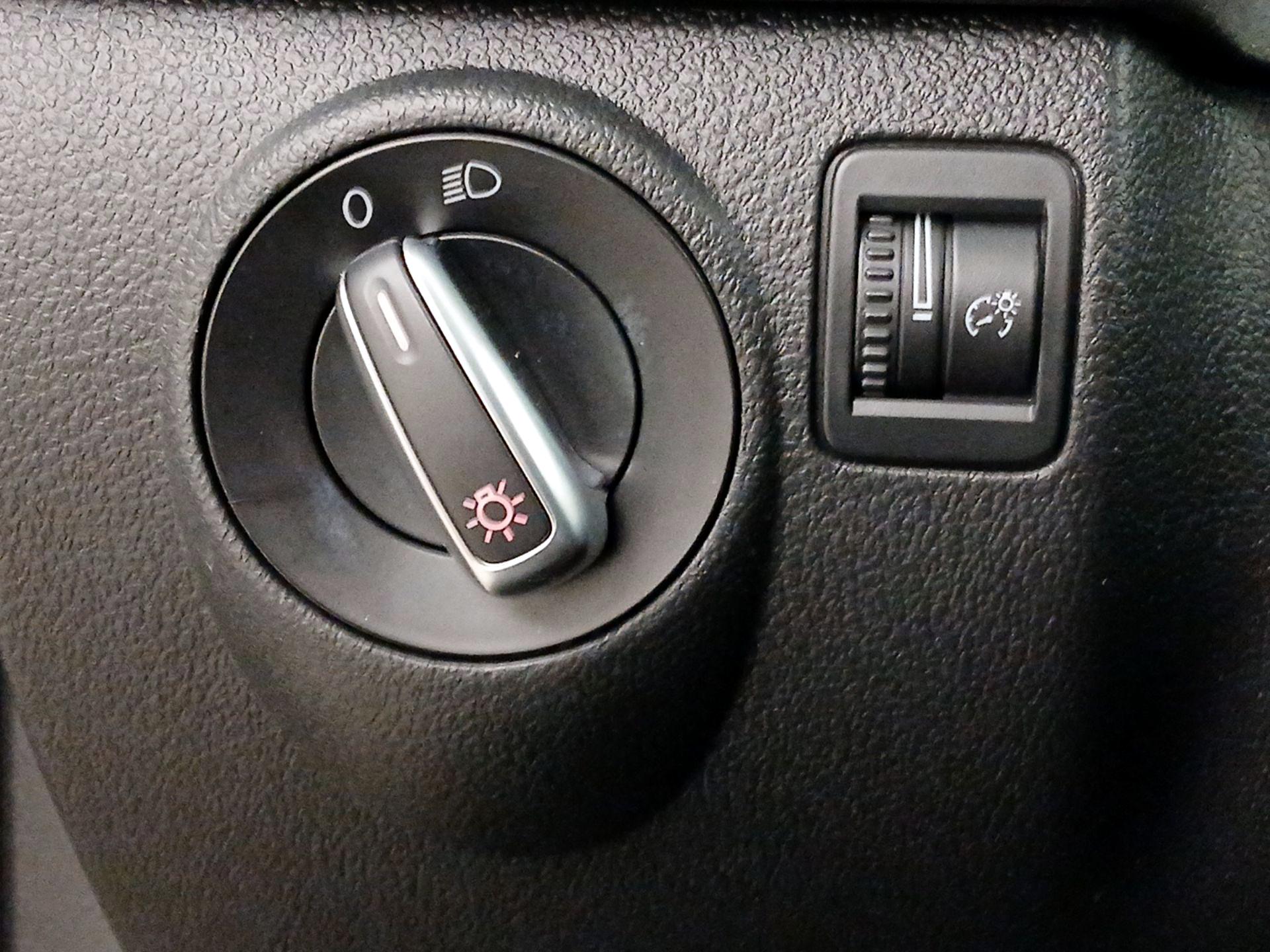 Thumbnail: 2015 Volkswagen Tiguan - 11
