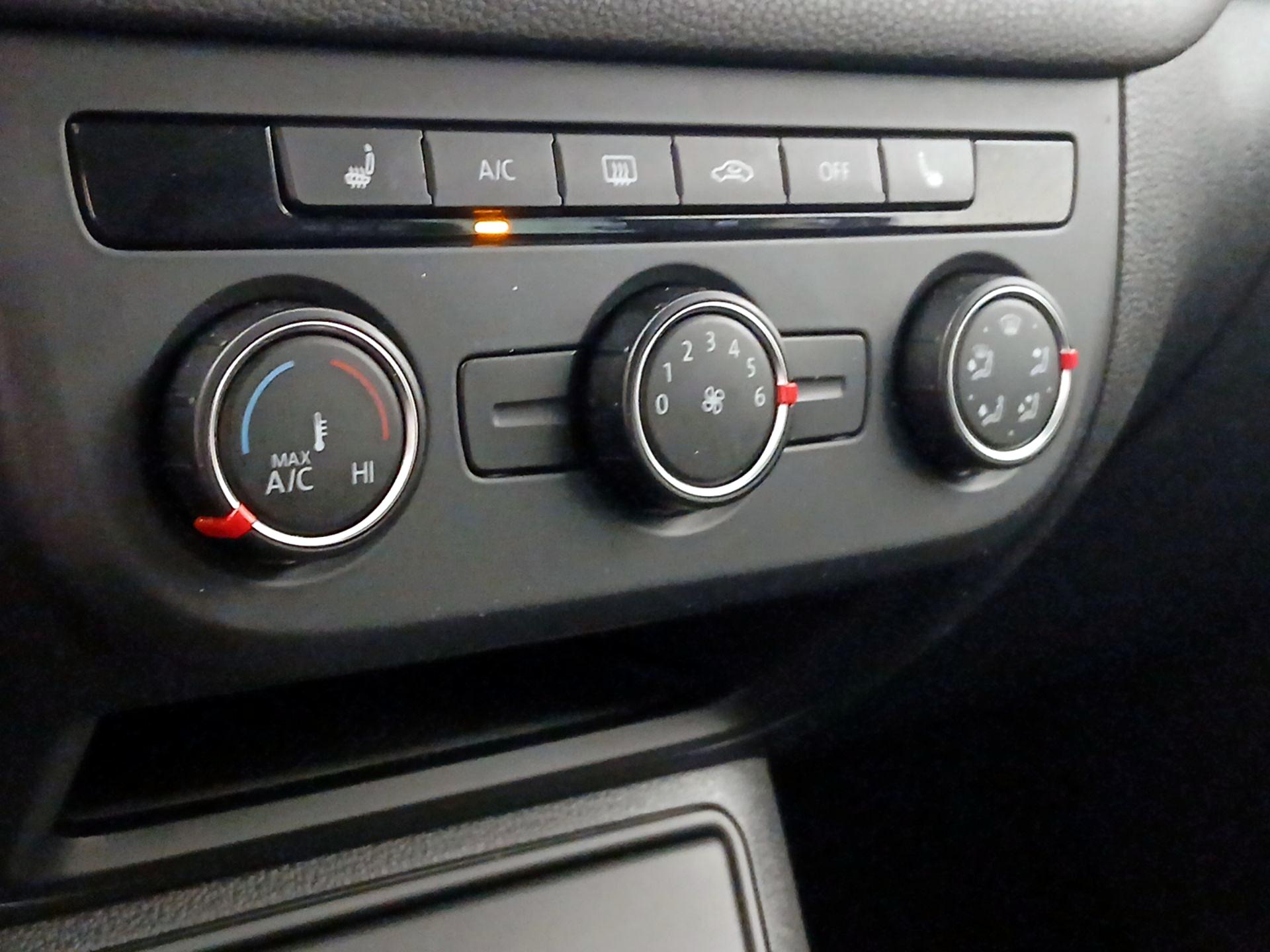 Thumbnail: 2015 Volkswagen Tiguan - 14