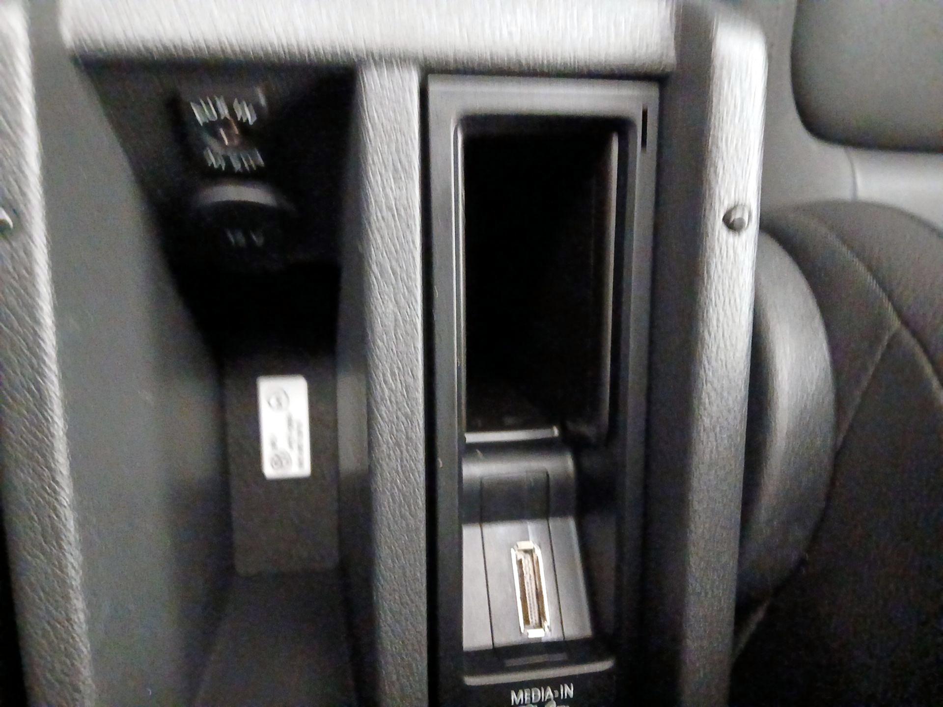 Thumbnail: 2015 Volkswagen Tiguan - 16