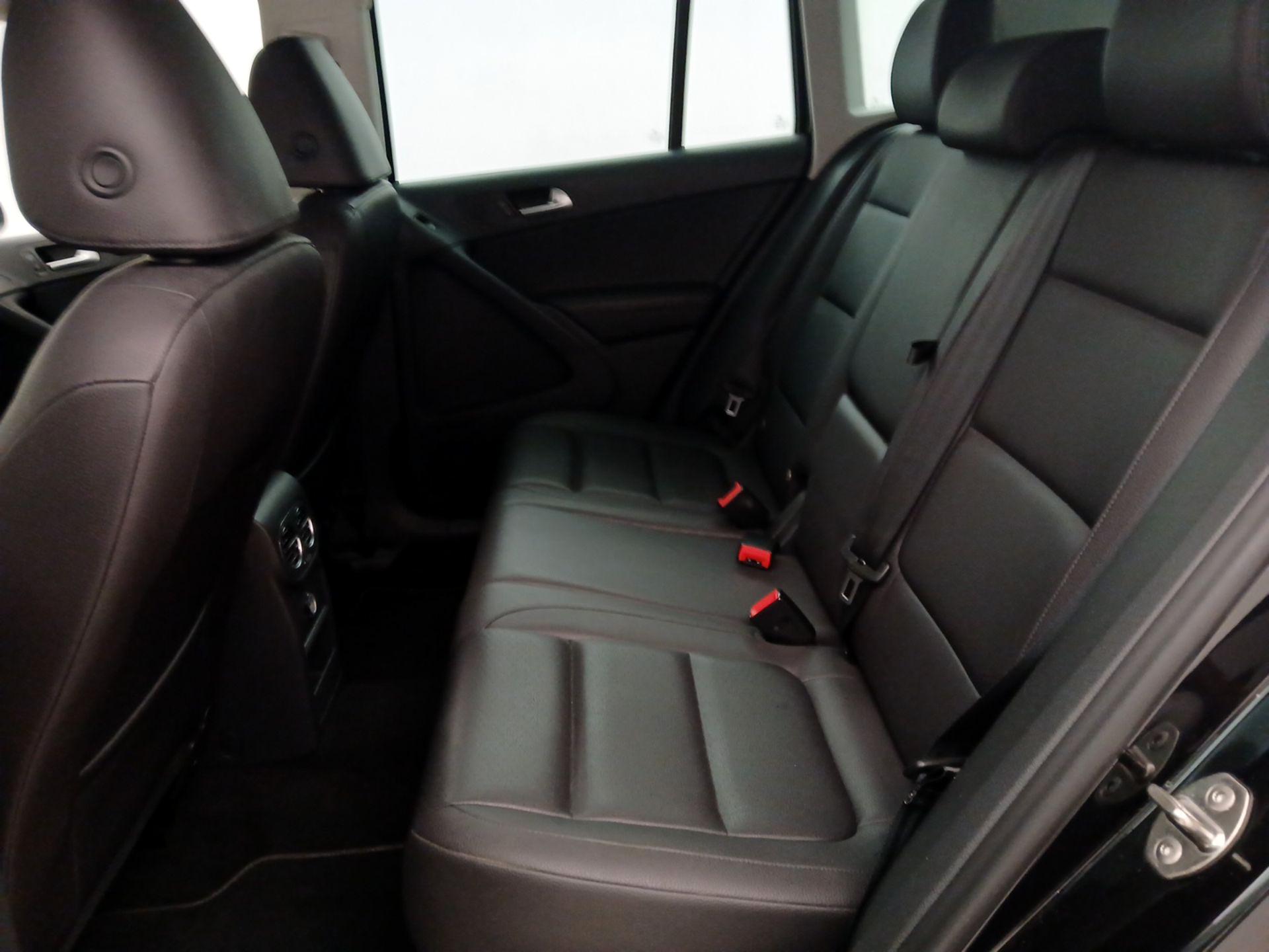 Thumbnail: 2015 Volkswagen Tiguan - 17