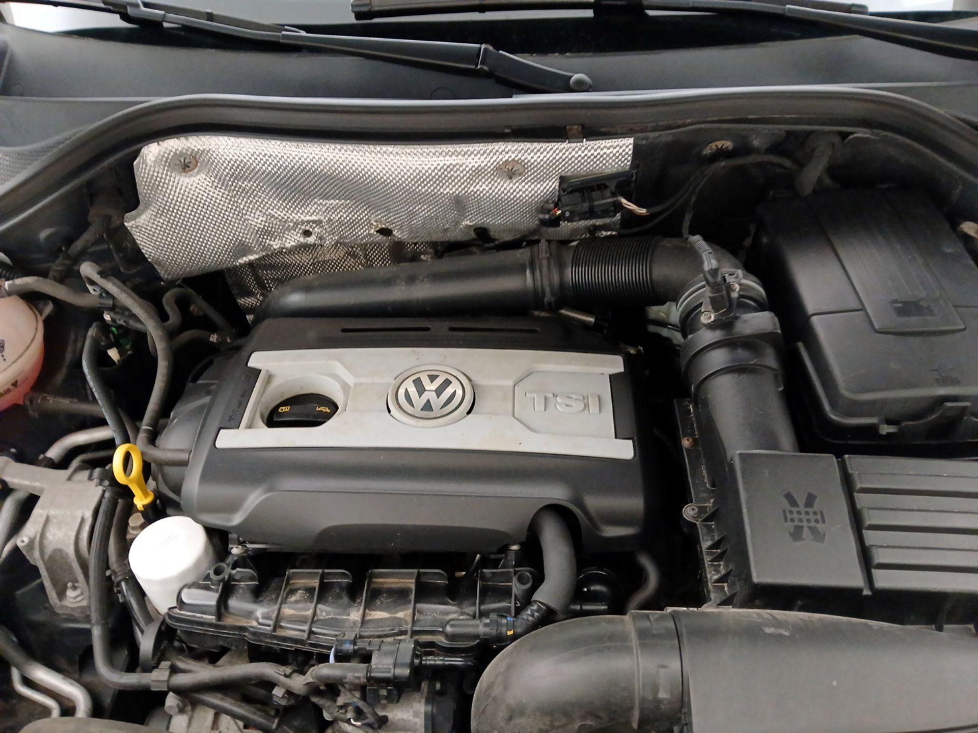 Thumbnail: 2015 Volkswagen Tiguan - 19