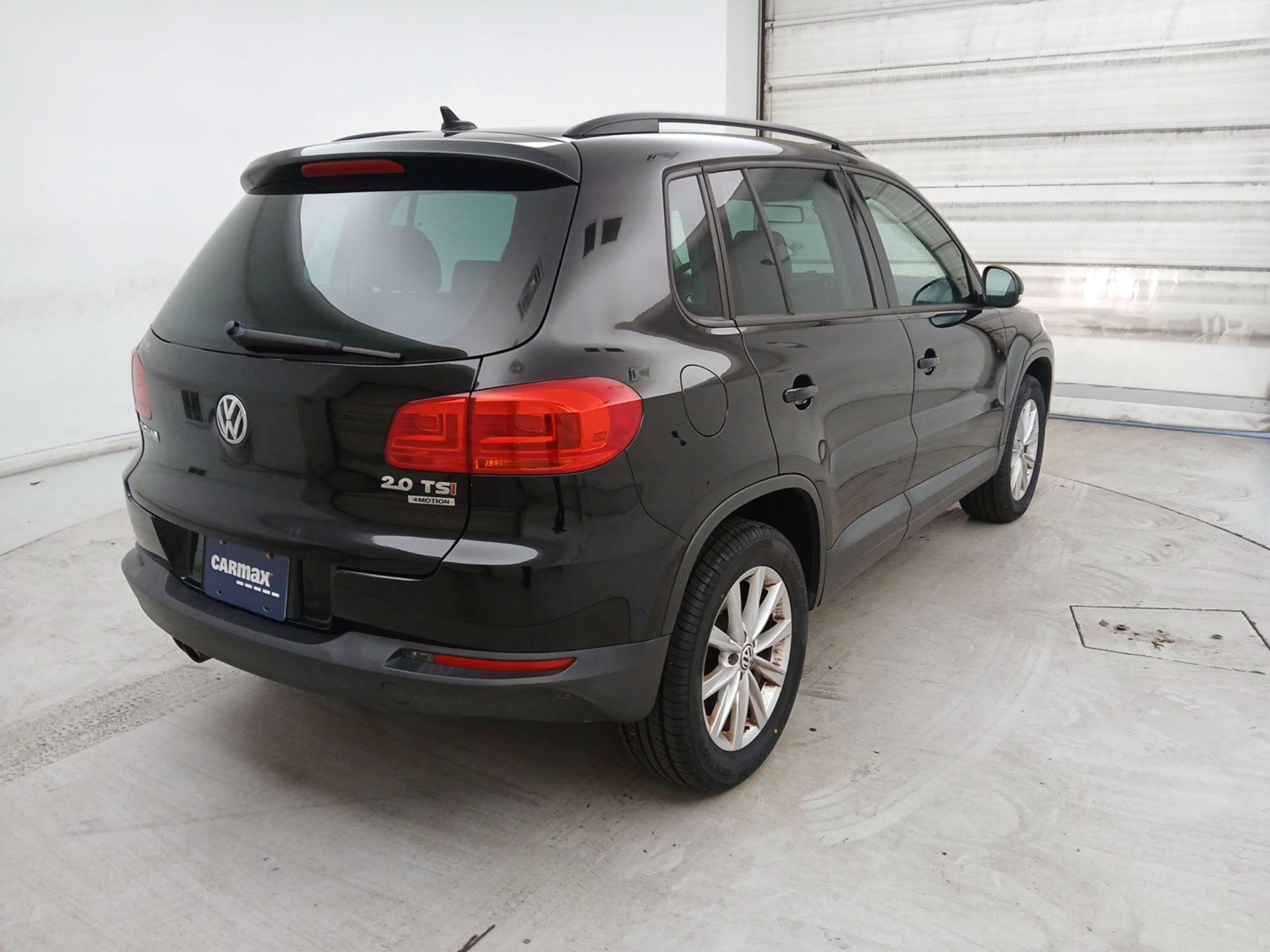 Thumbnail: 2015 Volkswagen Tiguan - 4