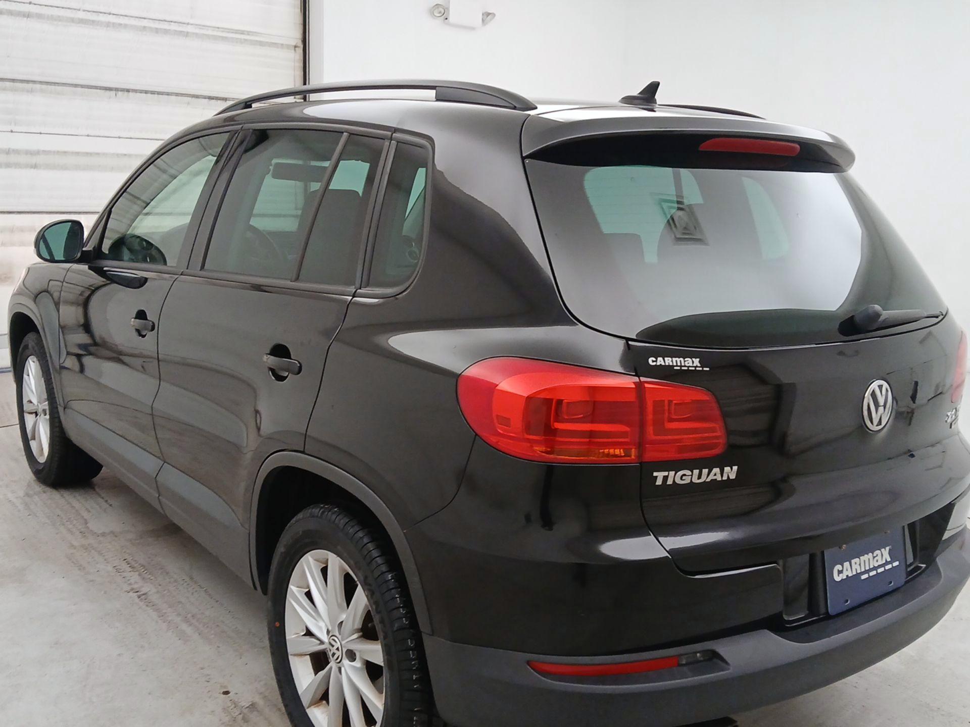 Thumbnail: 2015 Volkswagen Tiguan - 7