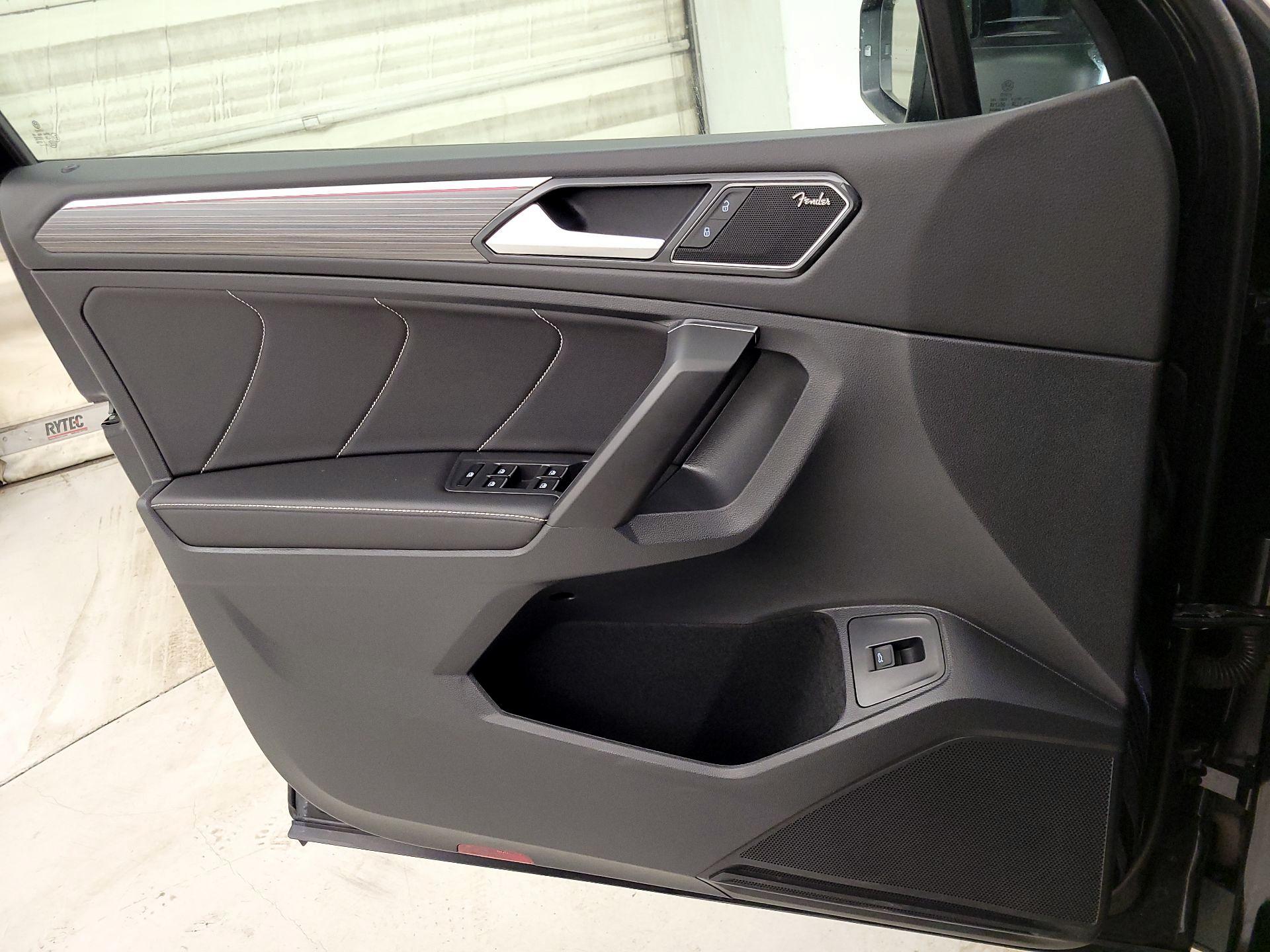 Thumbnail: 2022 Volkswagen Tiguan - 12