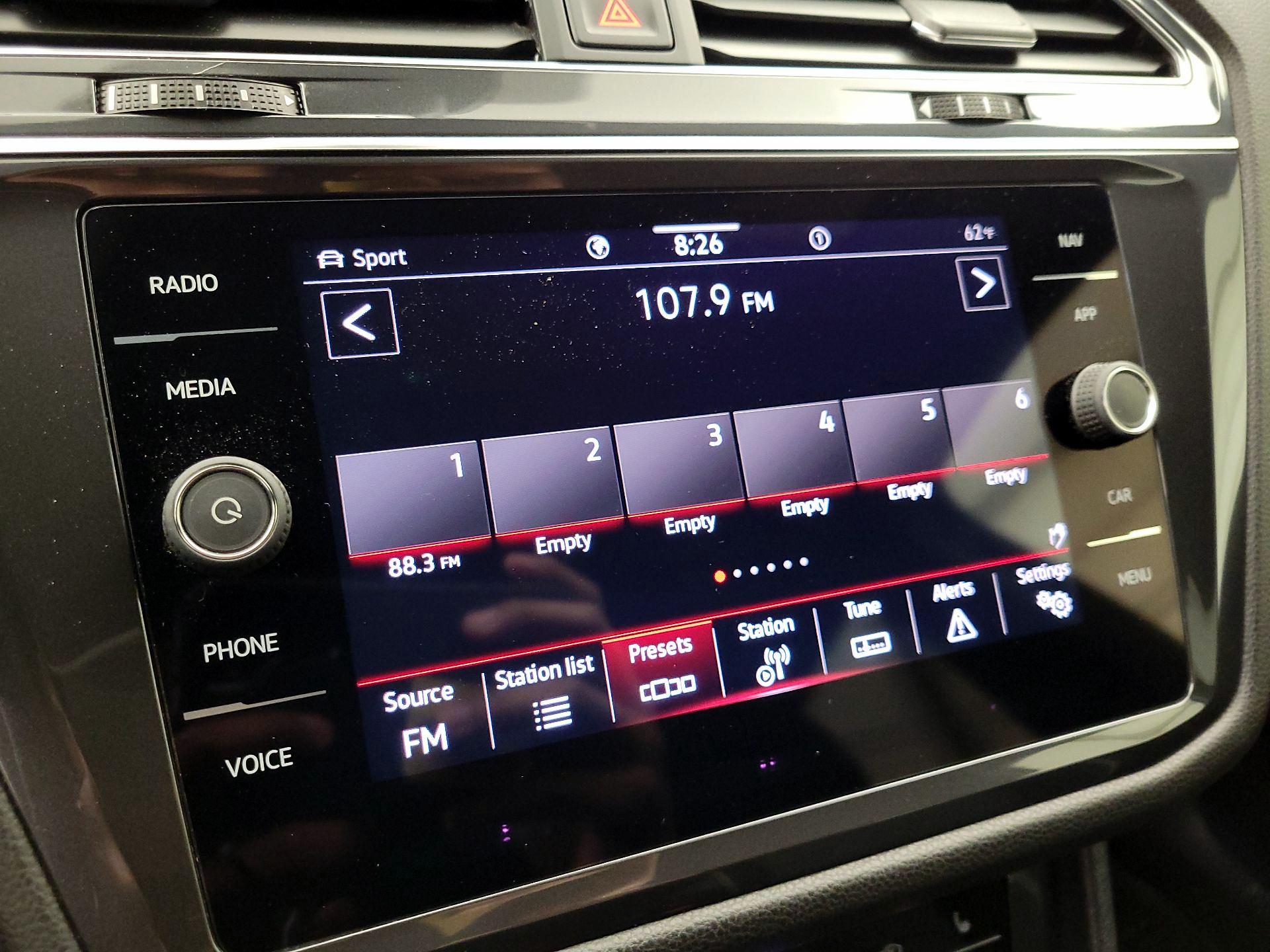 Thumbnail: 2022 Volkswagen Tiguan - 16